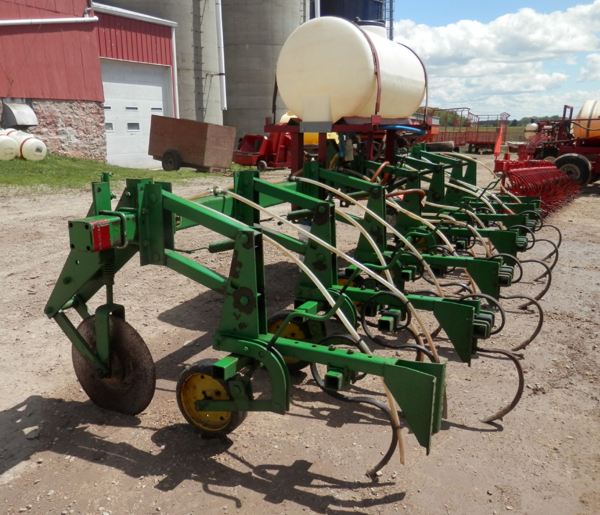 JD 825 6RN 3-PT ROW CROP CULTIVATOR w/SIDE DRESS - Image 2 of 4