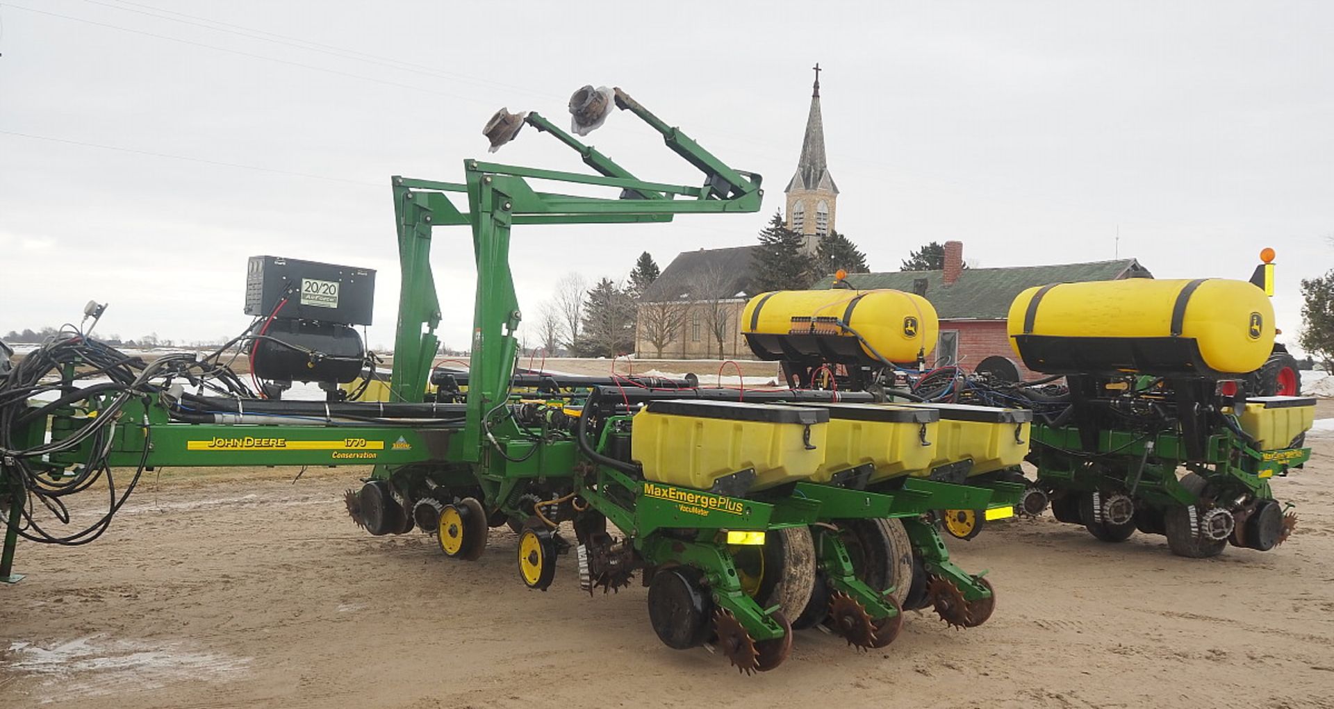 JOHN DEERE 1770 MAXEMERGE 12R CORN PLANTER - Image 2 of 10