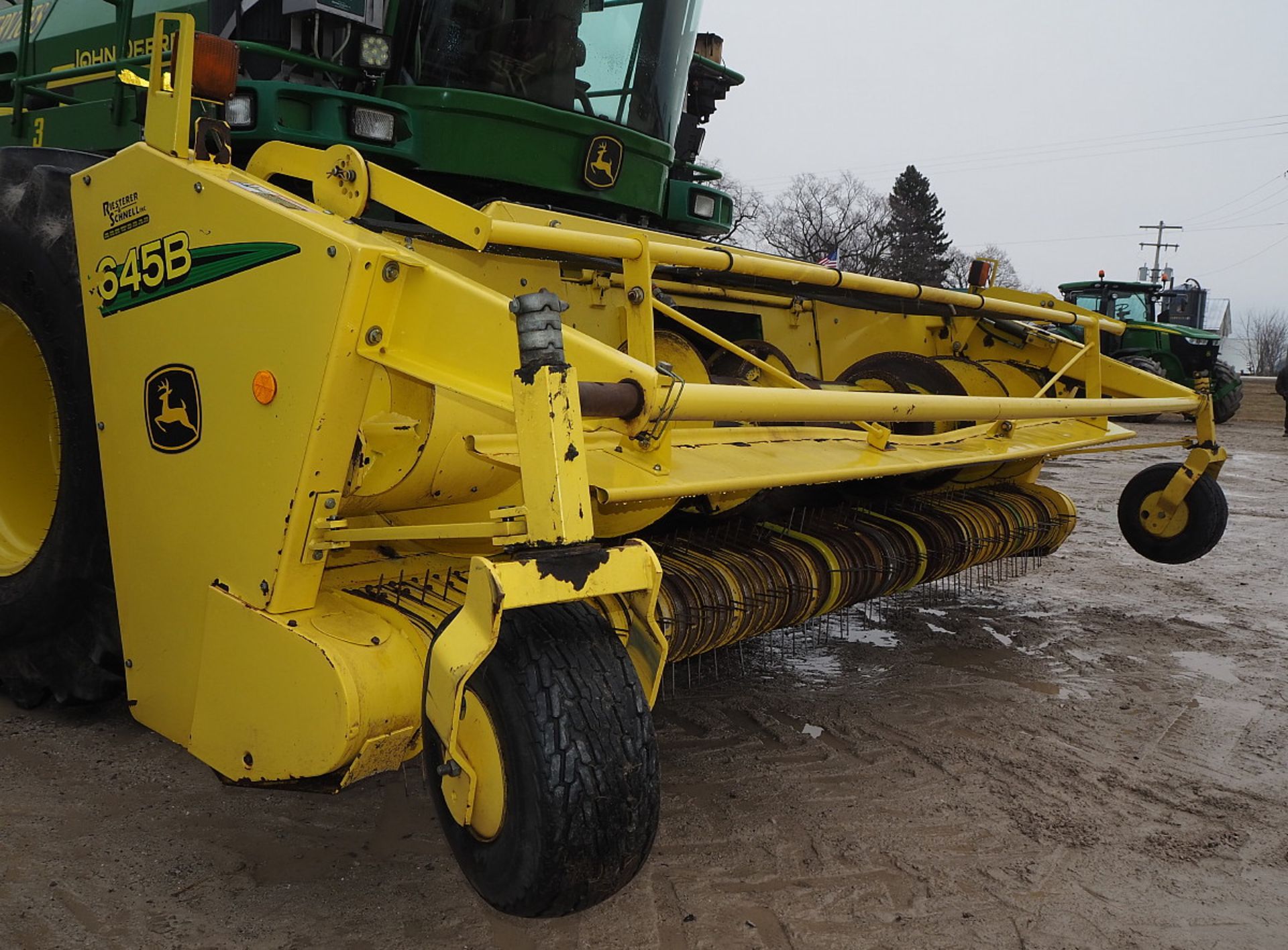 JOHN DEERE 645B HAY HEAD