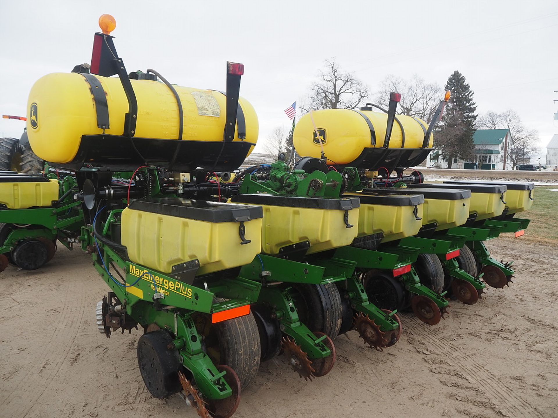 JOHN DEERE 1770 MAXEMERGE 12R CORN PLANTER - Image 4 of 10