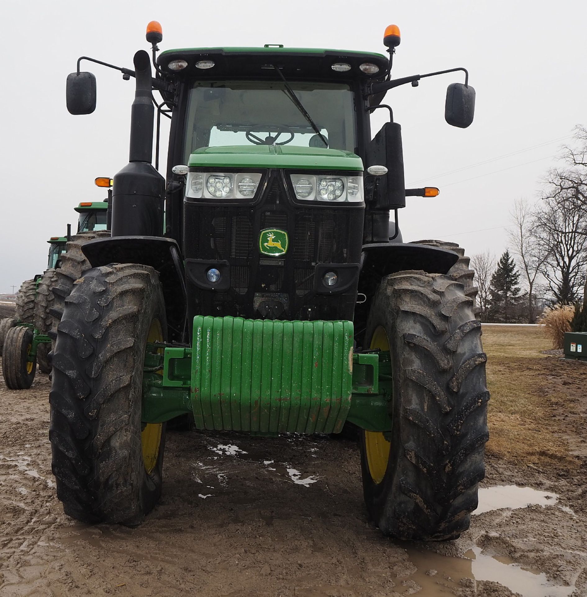 JOHN DEERE 7250 MFWD TRACTOR SN 1RW7250RVFD086281 - Image 2 of 8