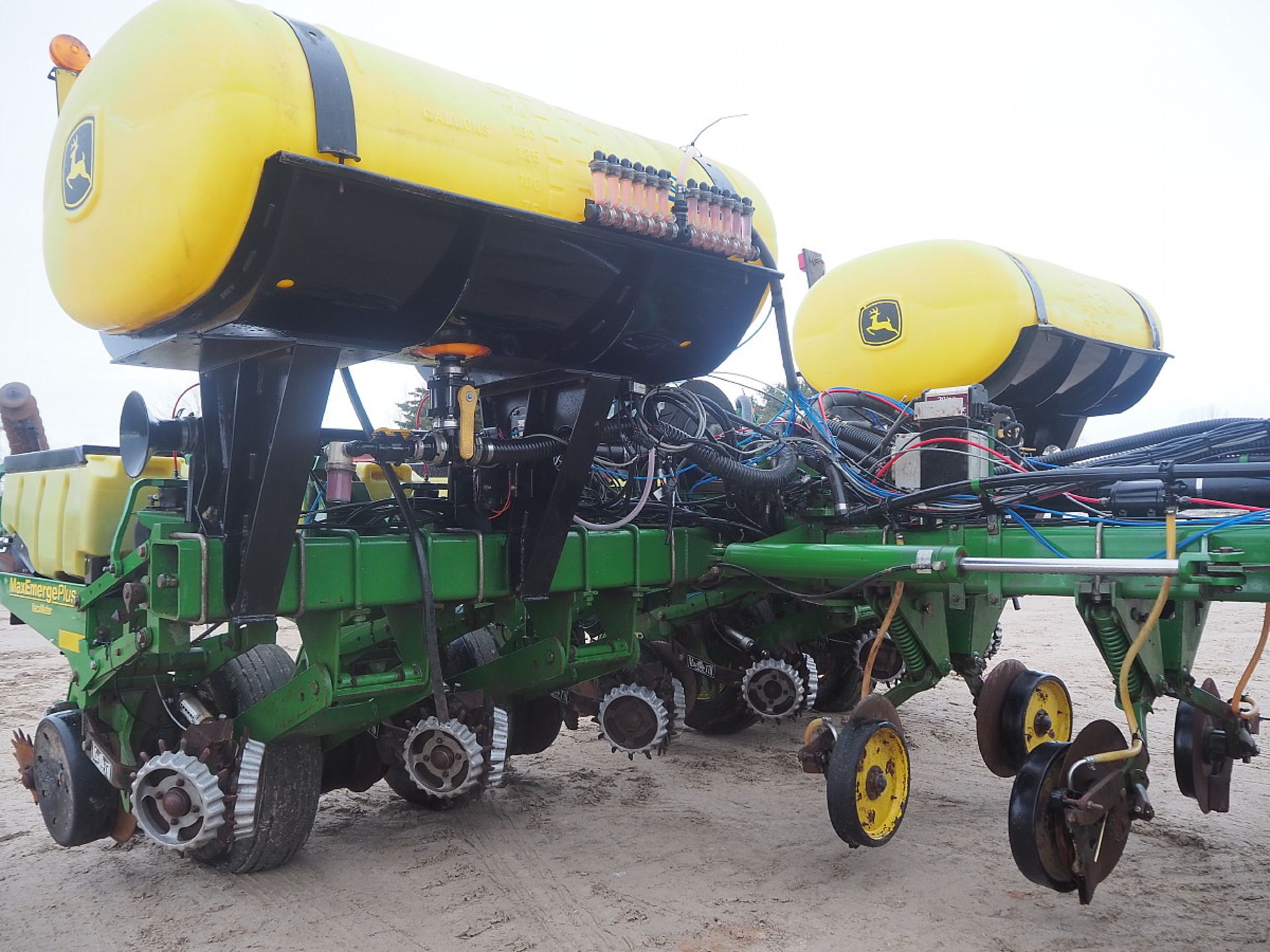 JOHN DEERE 1770 MAXEMERGE 12R CORN PLANTER - Image 6 of 10