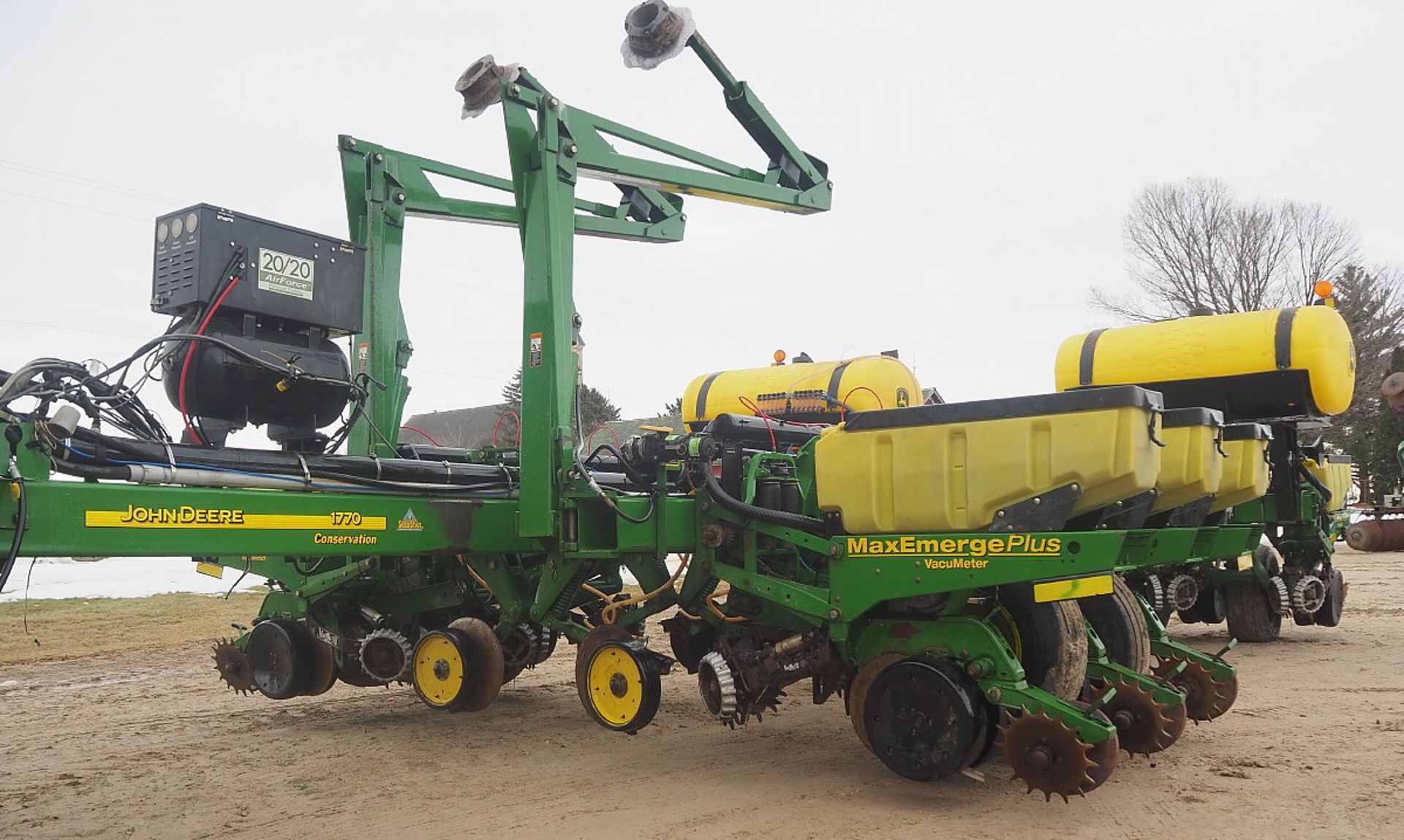 JOHN DEERE 1770 MAXEMERGE 12R CORN PLANTER