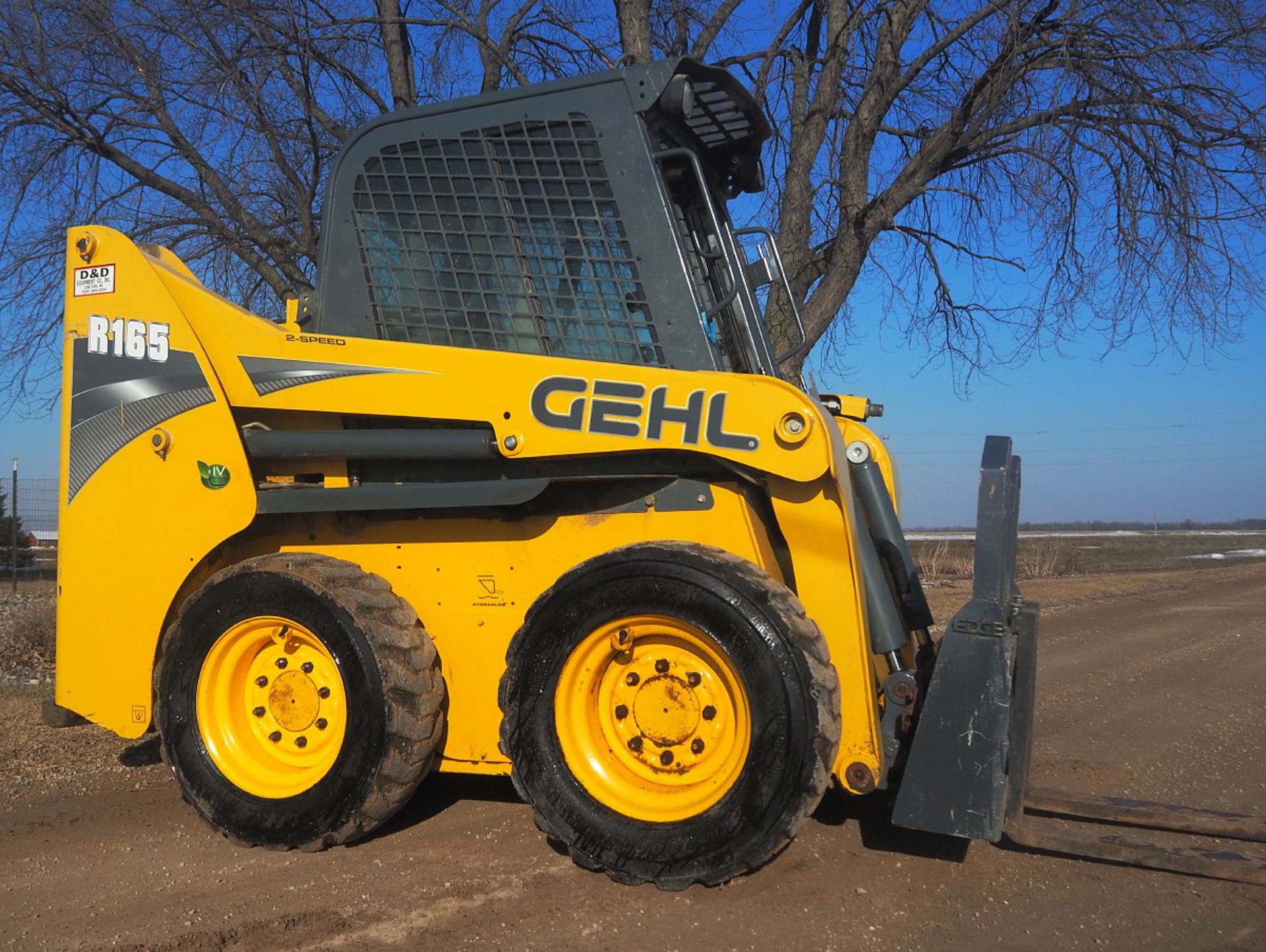 GEHL R165 SKID STEER w/BUCKET