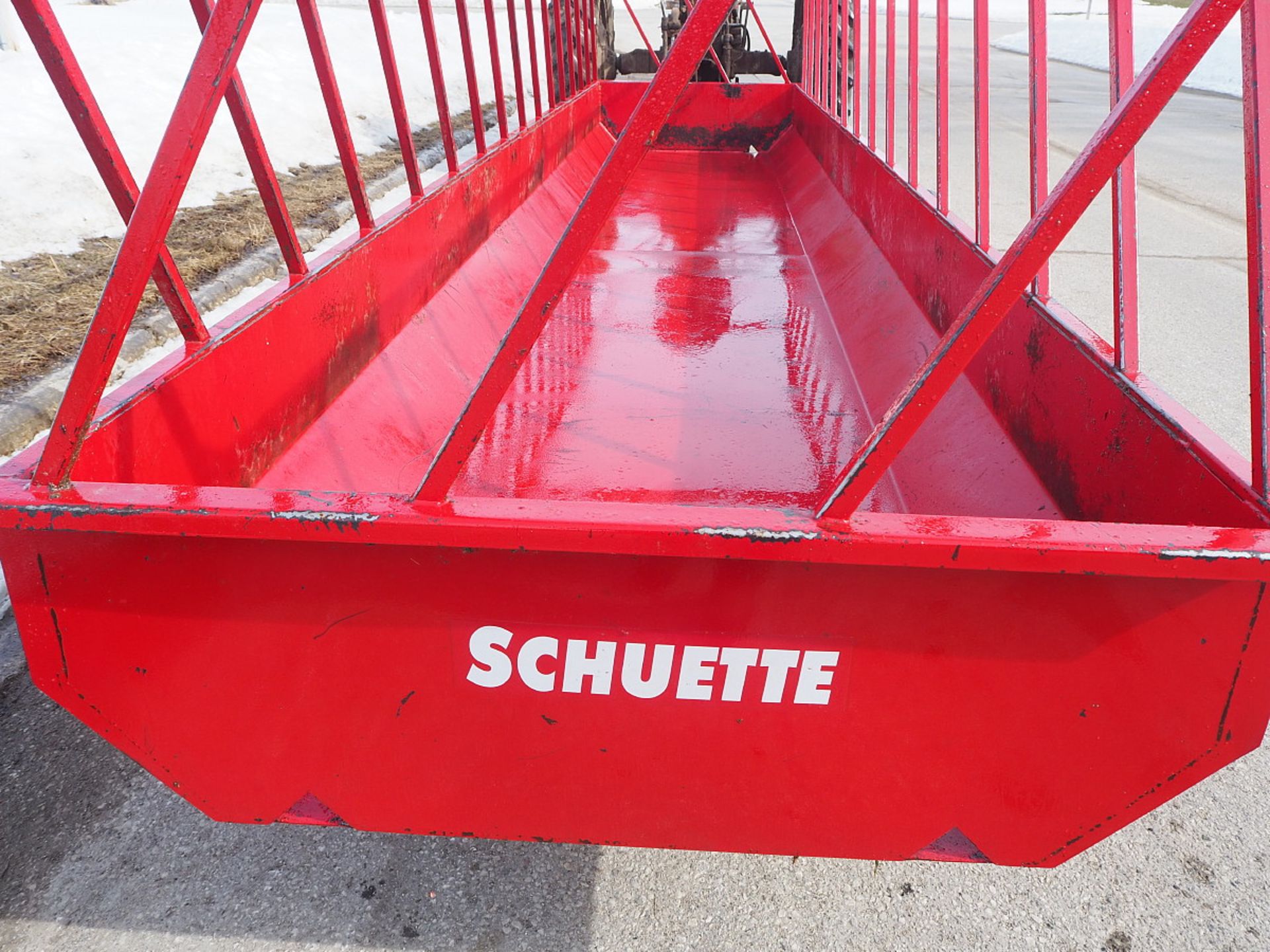 SCHUETTE 4x21' SLANT BAR FEEDER WAGON - Image 3 of 4