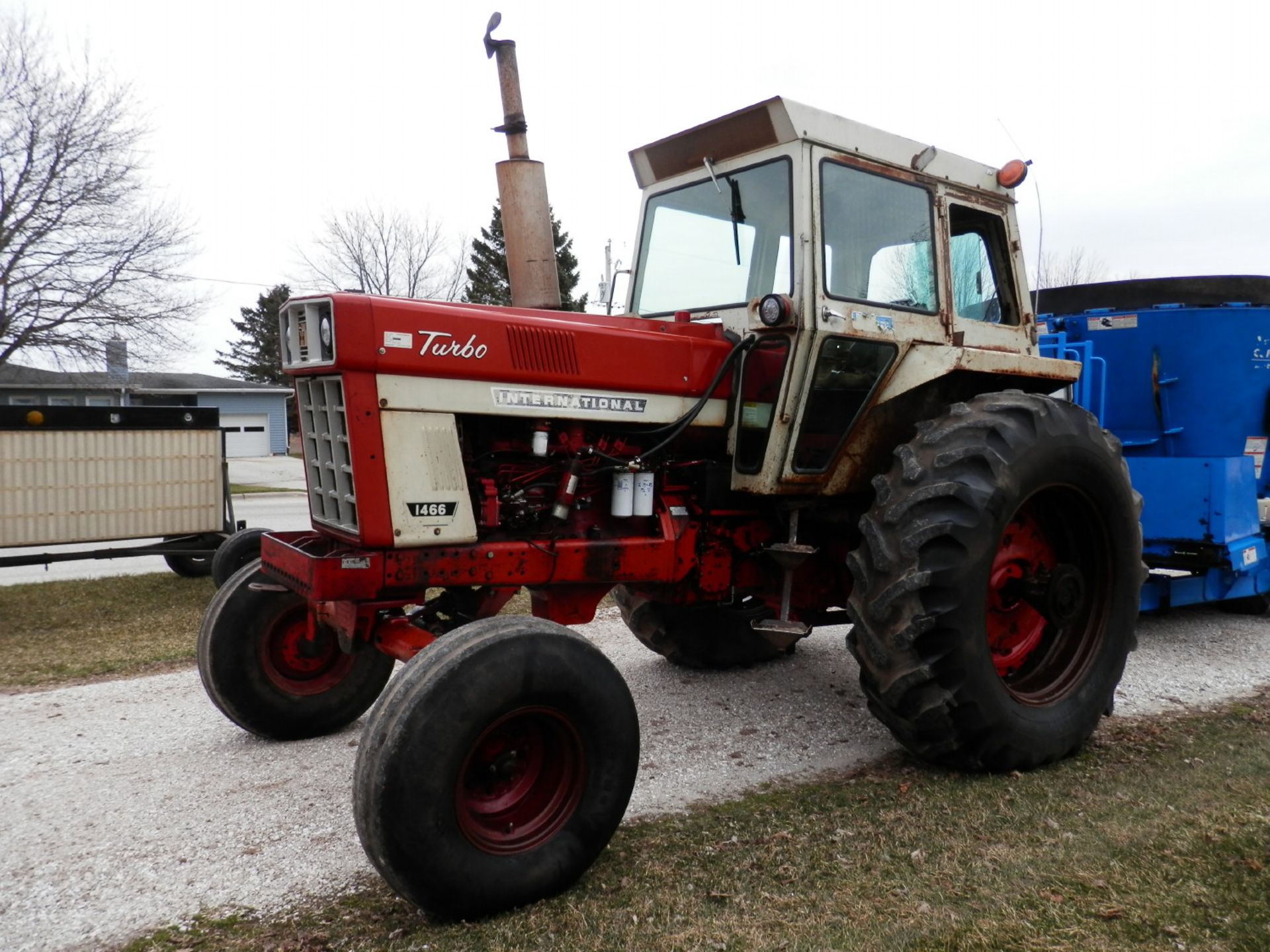 IH 1466 w/HINIKER ROYAL CAB - Image 4 of 15