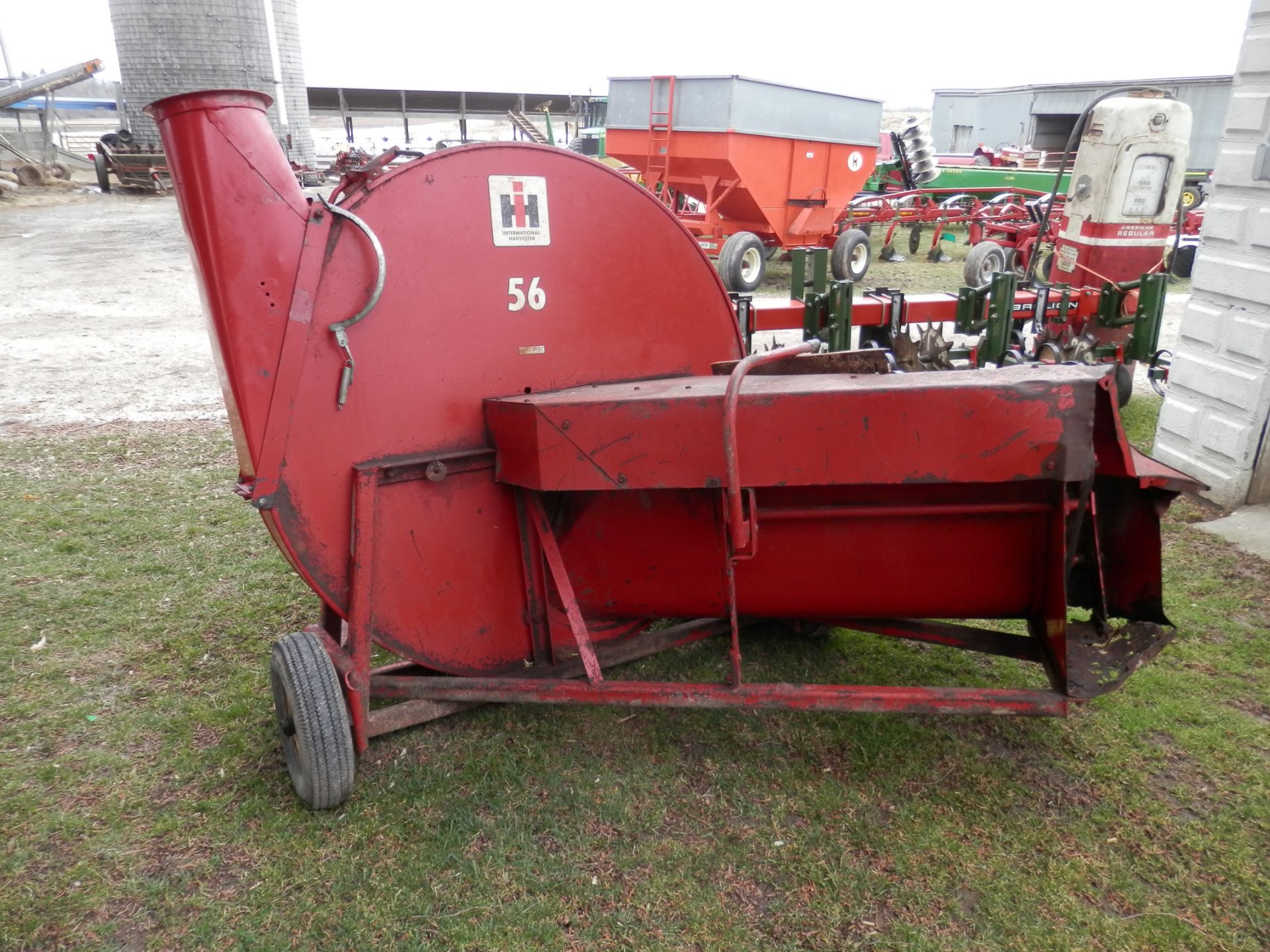 INTERNATIONAL 56 FORAGE BLOWER - Image 3 of 4