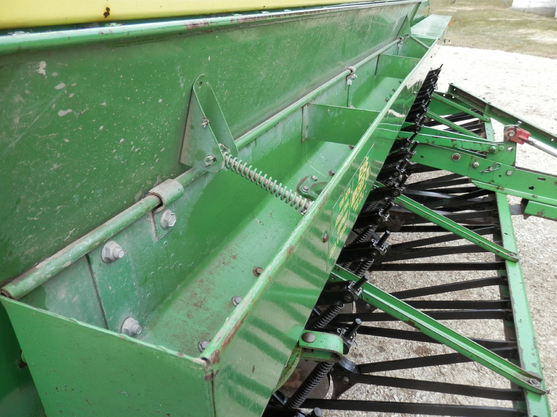 JOHN DEERE 8250 12' GRAIN DRILL - Image 4 of 4