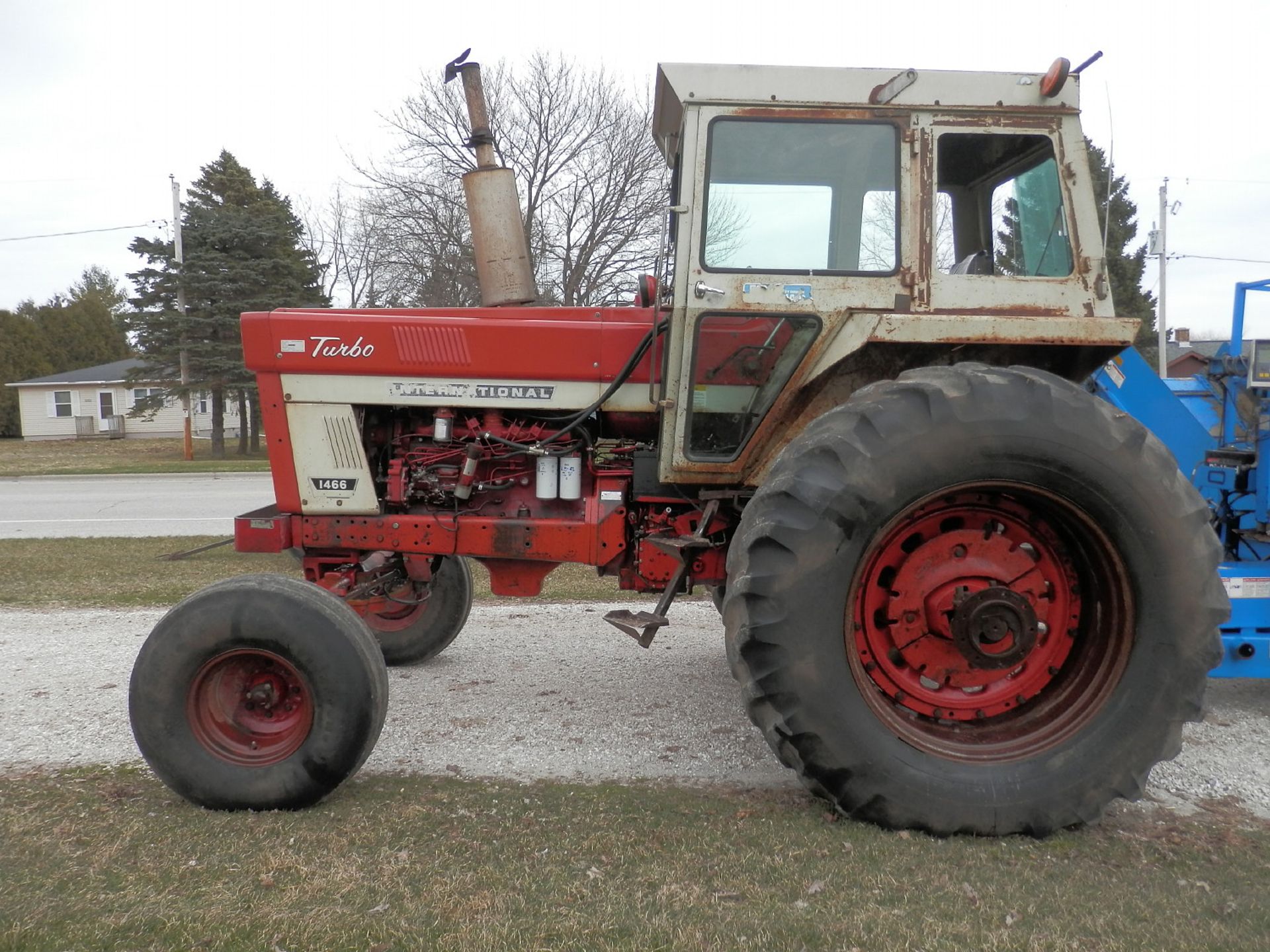 IH 1466 w/HINIKER ROYAL CAB