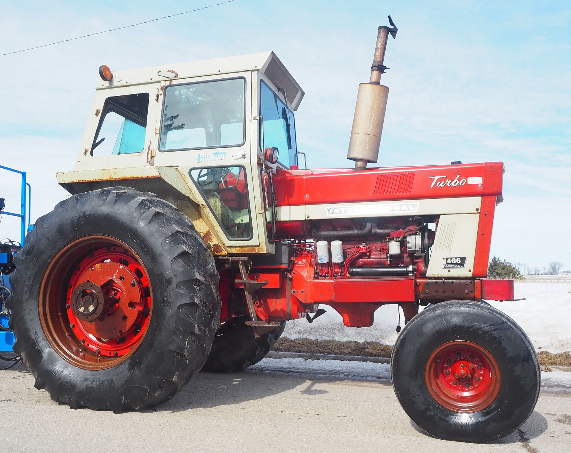 IH 1466 w/HINIKER ROYAL CAB - Image 6 of 15