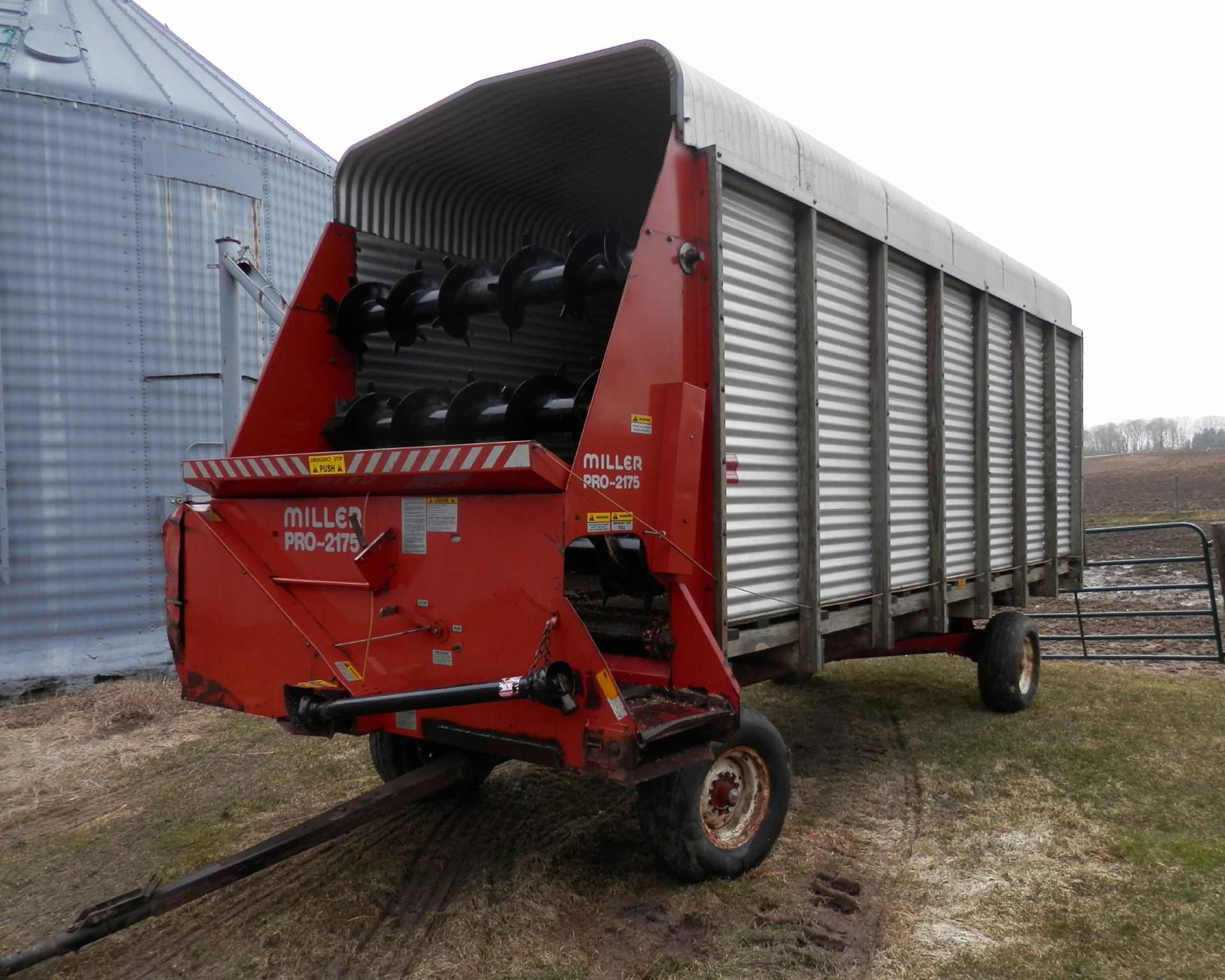 MILLER PRO 2175 18' LH FORAGE WAGON