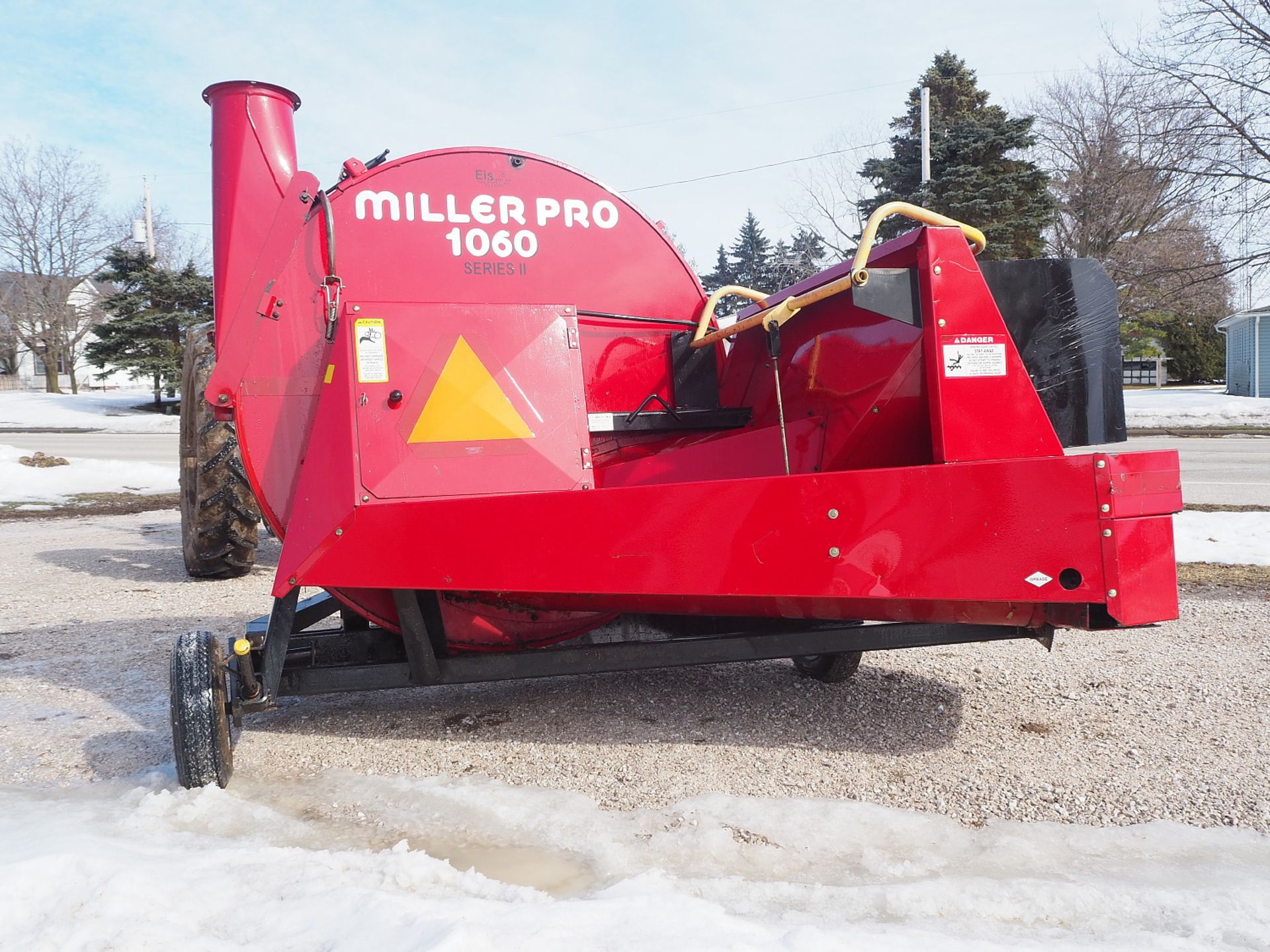 MILLER PRO 1060 SERIES II FORAGE BLOWER - Image 3 of 4