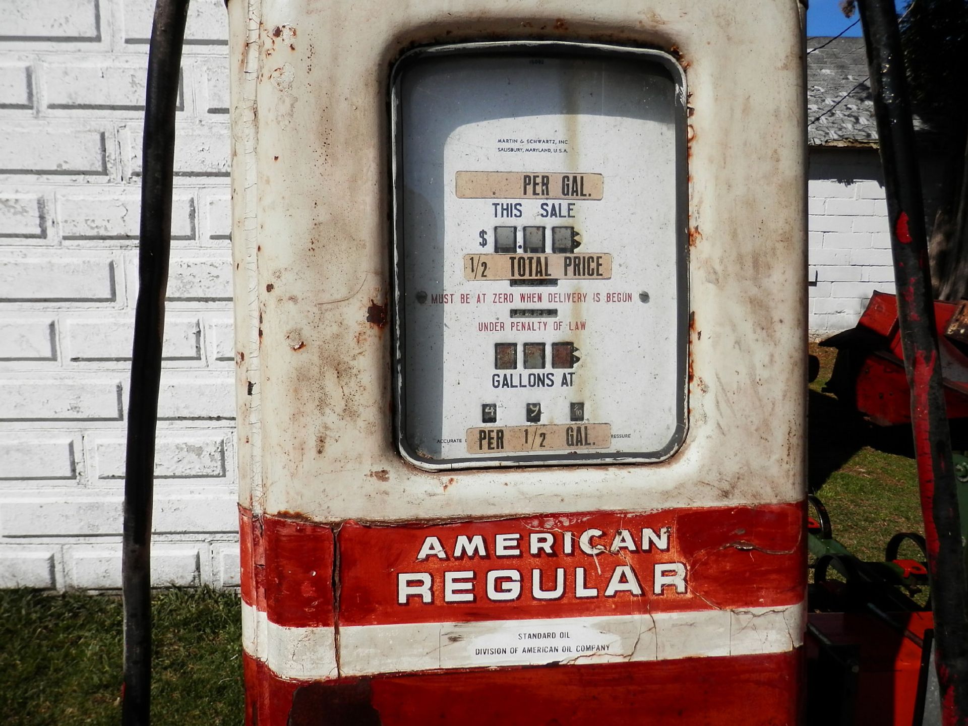 ANTIQUE STANDARD OIL GAS PUMP - Image 2 of 5