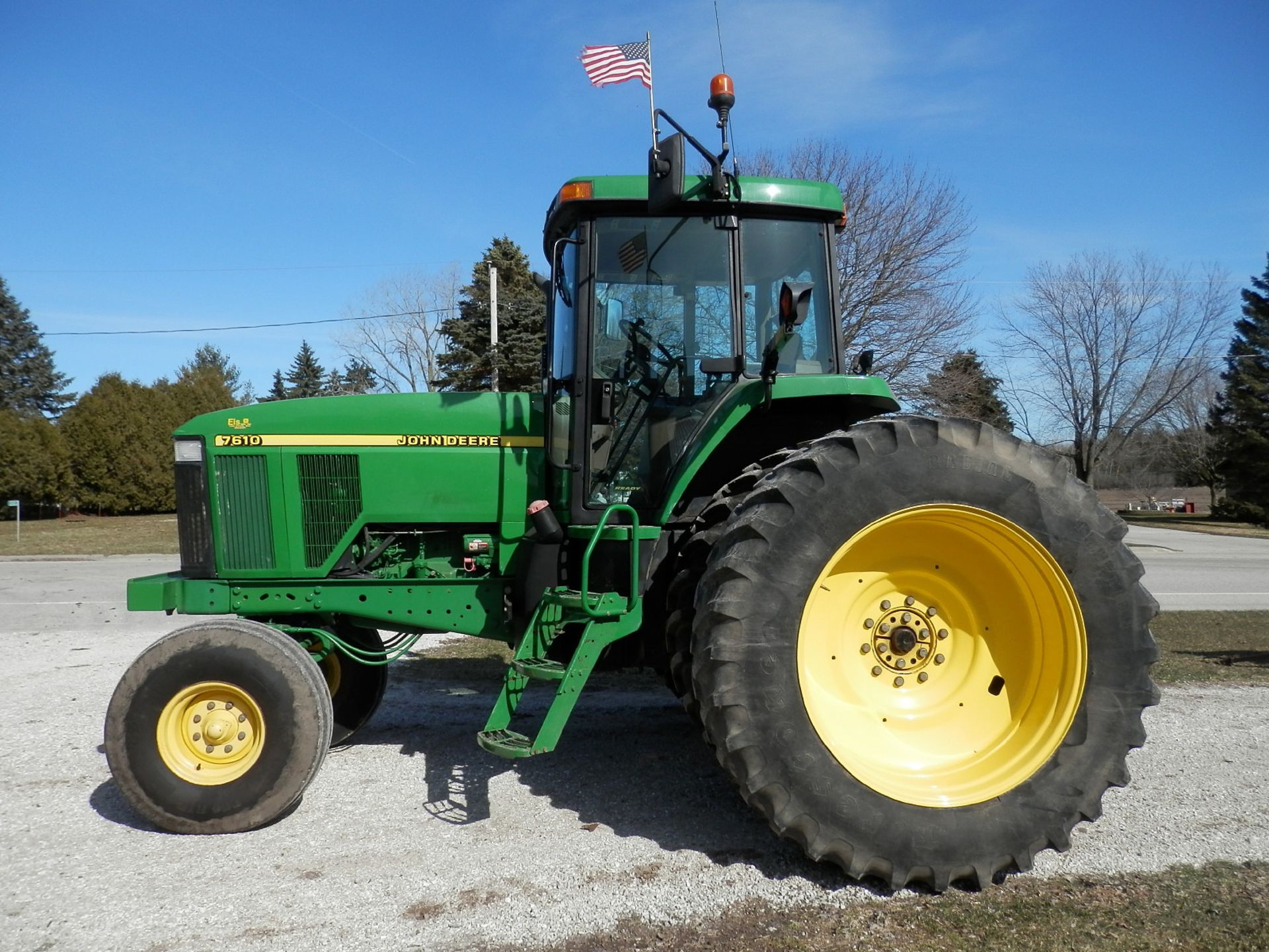 1999 JD 7610 2WD TRACTOR - Image 2 of 15