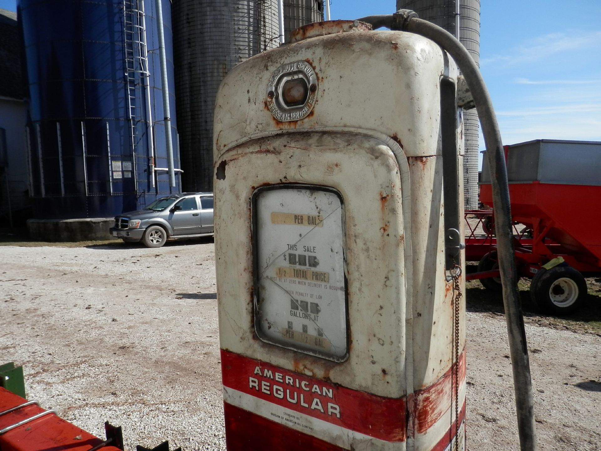 ANTIQUE STANDARD OIL GAS PUMP - Image 5 of 5