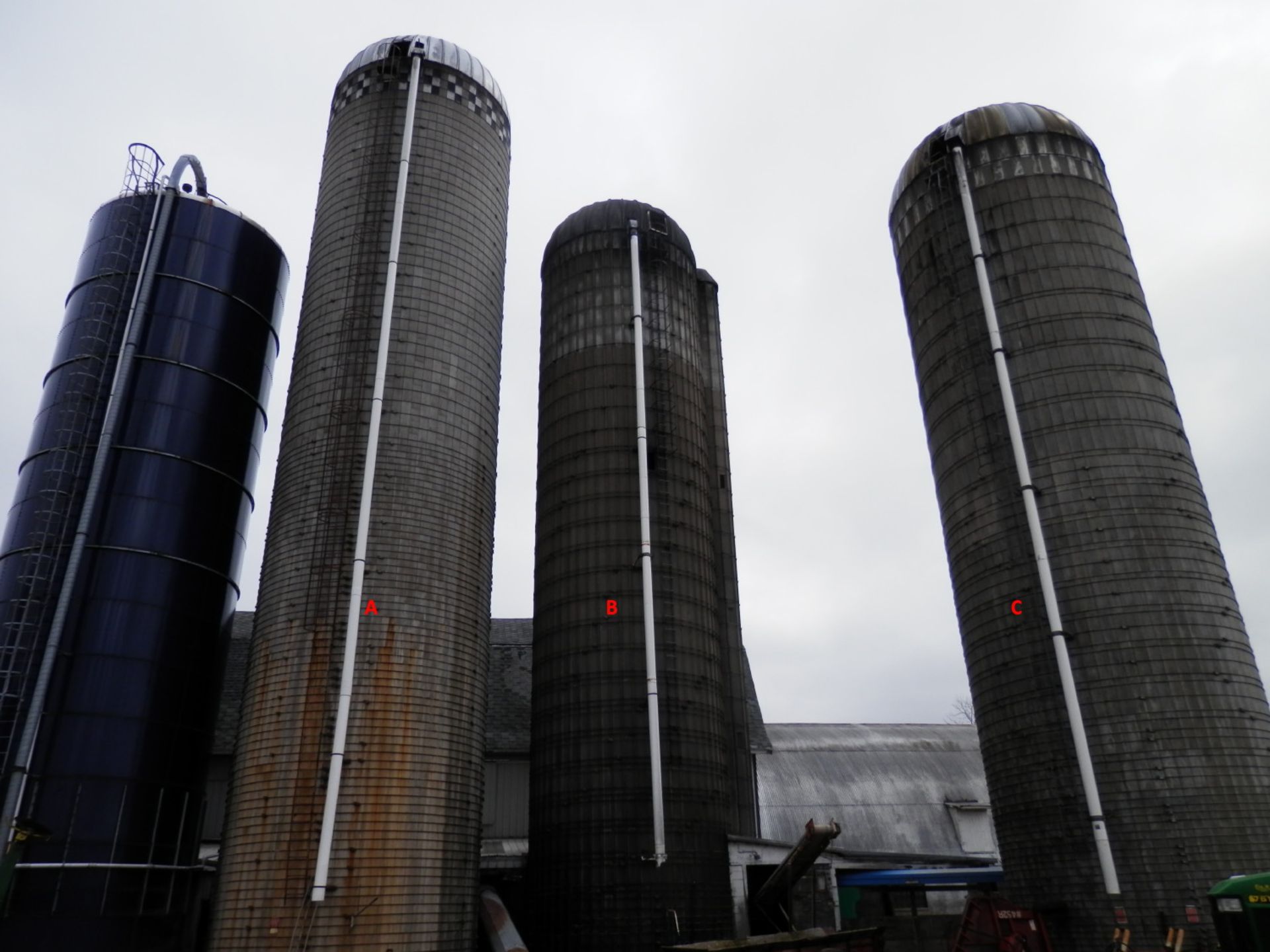 20' Hansen Surface Drive Silo Unloader , Center Silo-marked B on picture ( Empty), can be removed