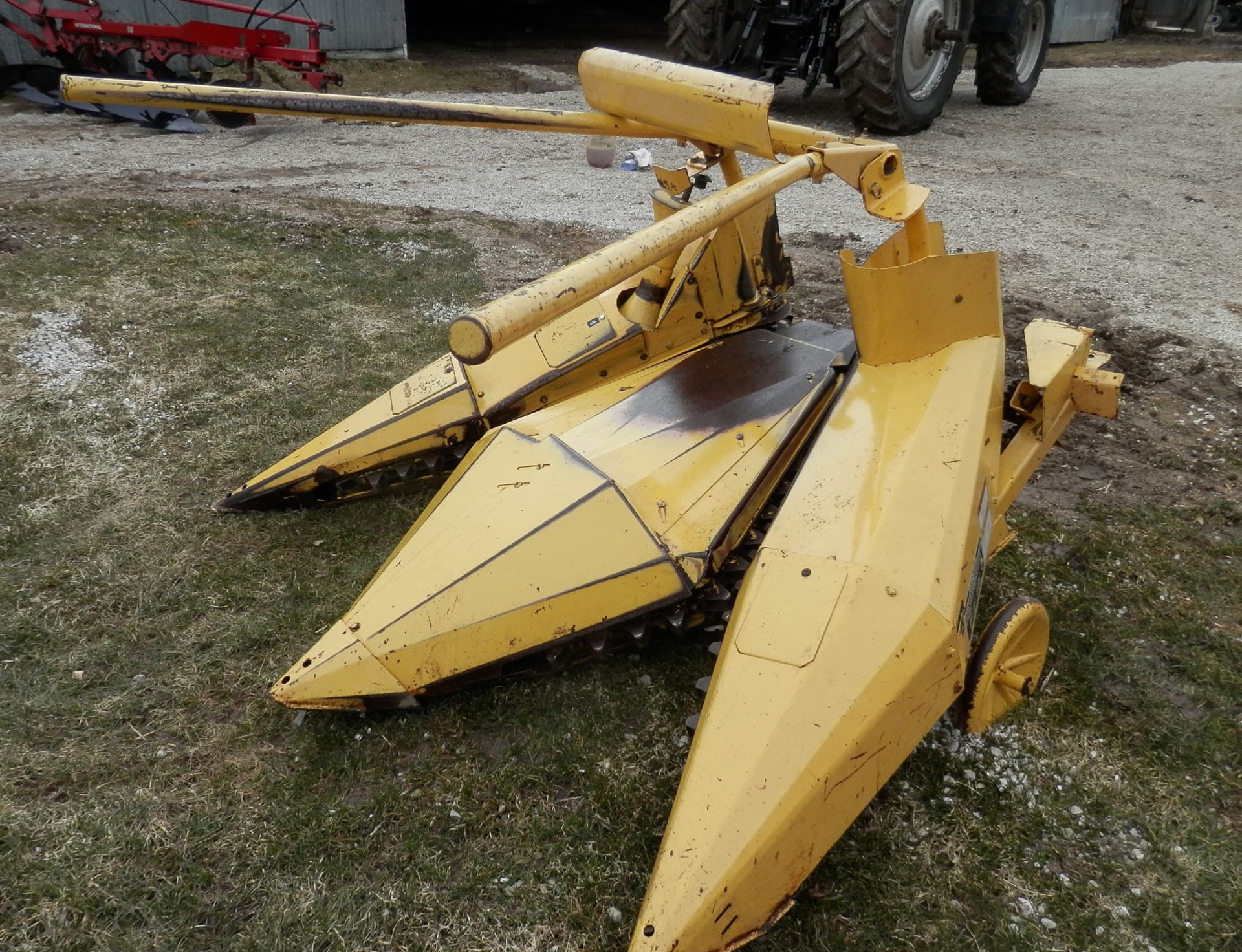 FIAT NEW HOLLND 900 FORAGE CHOPPER W/HAY HEAD & FNH 824 CORN HEAD - Image 4 of 8