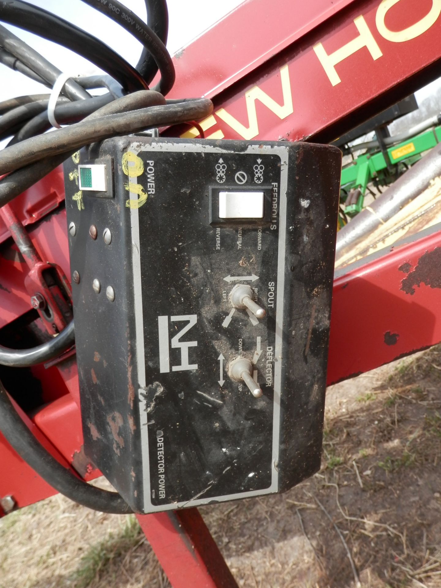 NEW HOLLAND 790 FORAGE CHOPPER w/HAY & CORN HEADS - Image 7 of 12