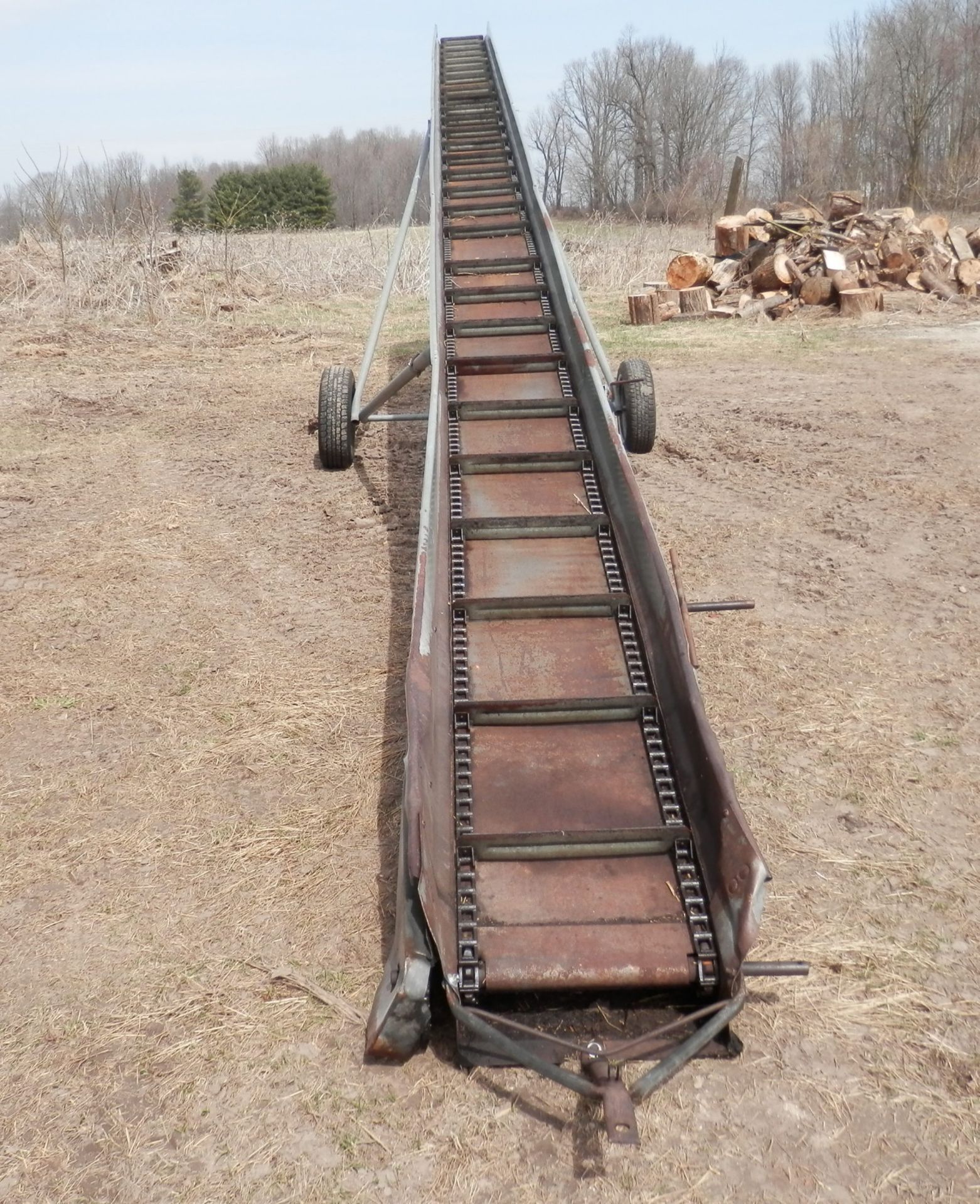 MAYRATH 40' PORTABLE BALE ELEVATOR ON TRANSPORT - Image 2 of 5