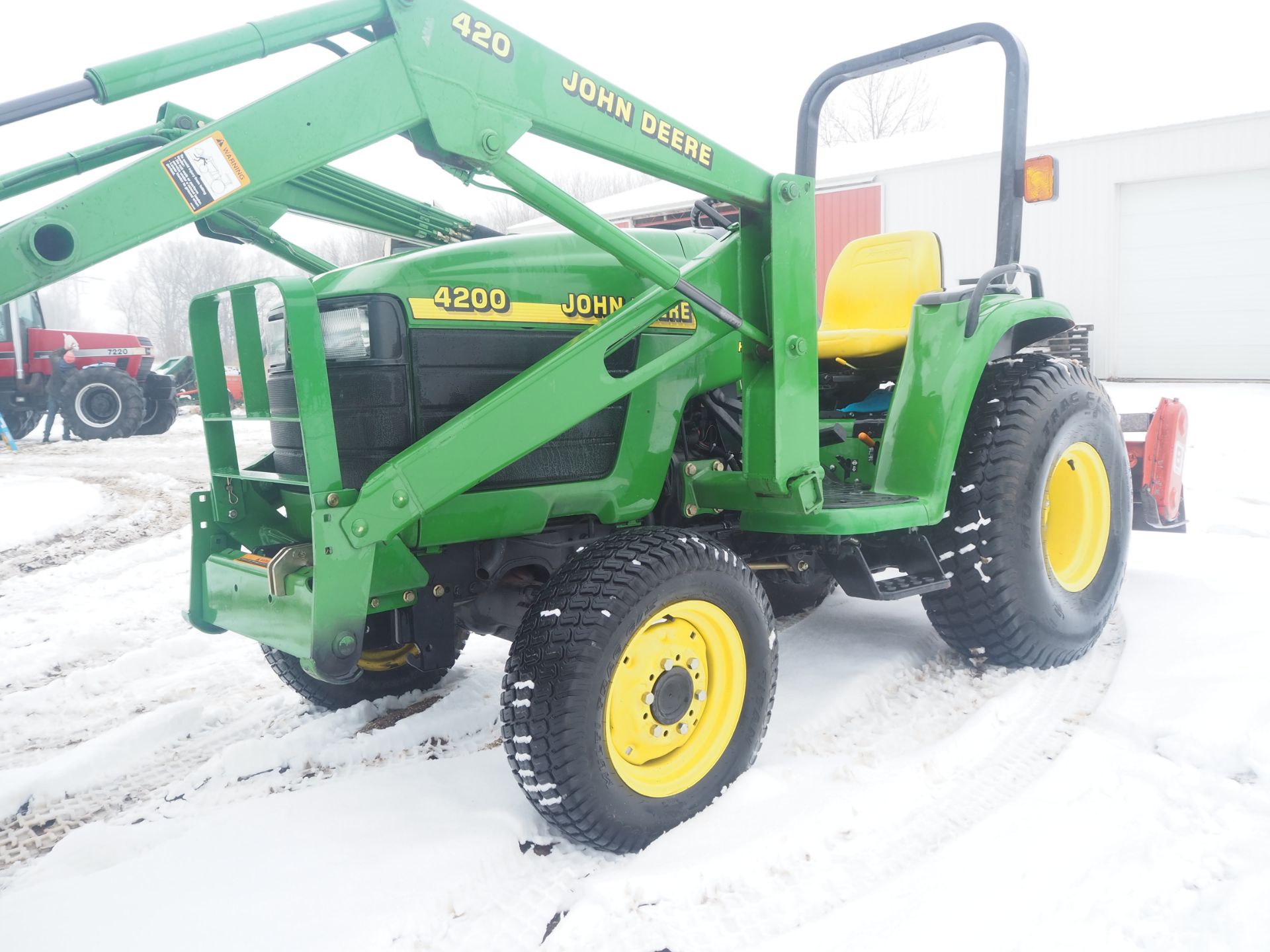 JOHN DEERE 4200 HST MFWD COMPACT TRACTOR W/JD 420 LOADER - Image 2 of 6