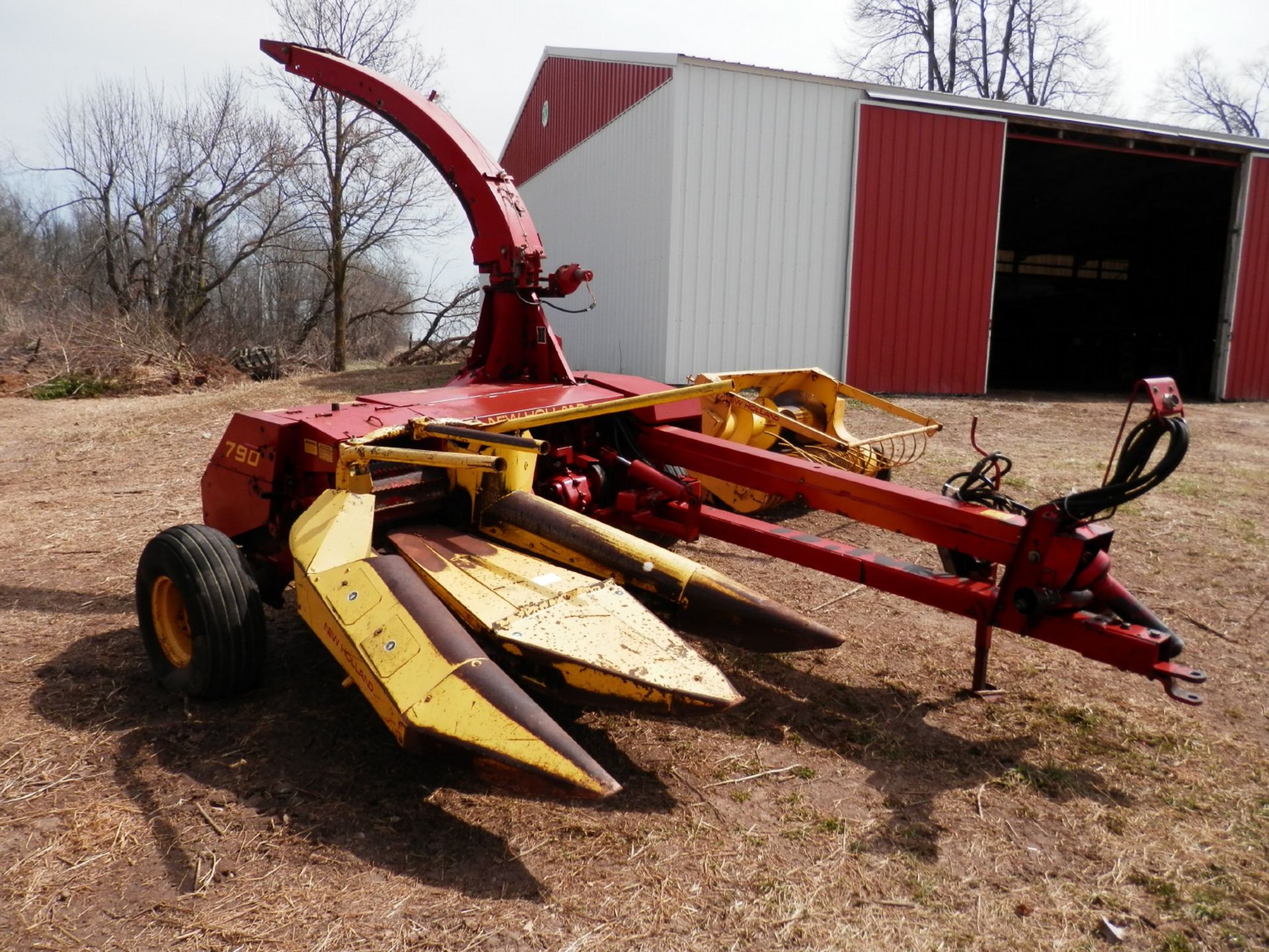 NEW HOLLAND 790 FORAGE CHOPPER w/HAY & CORN HEADS