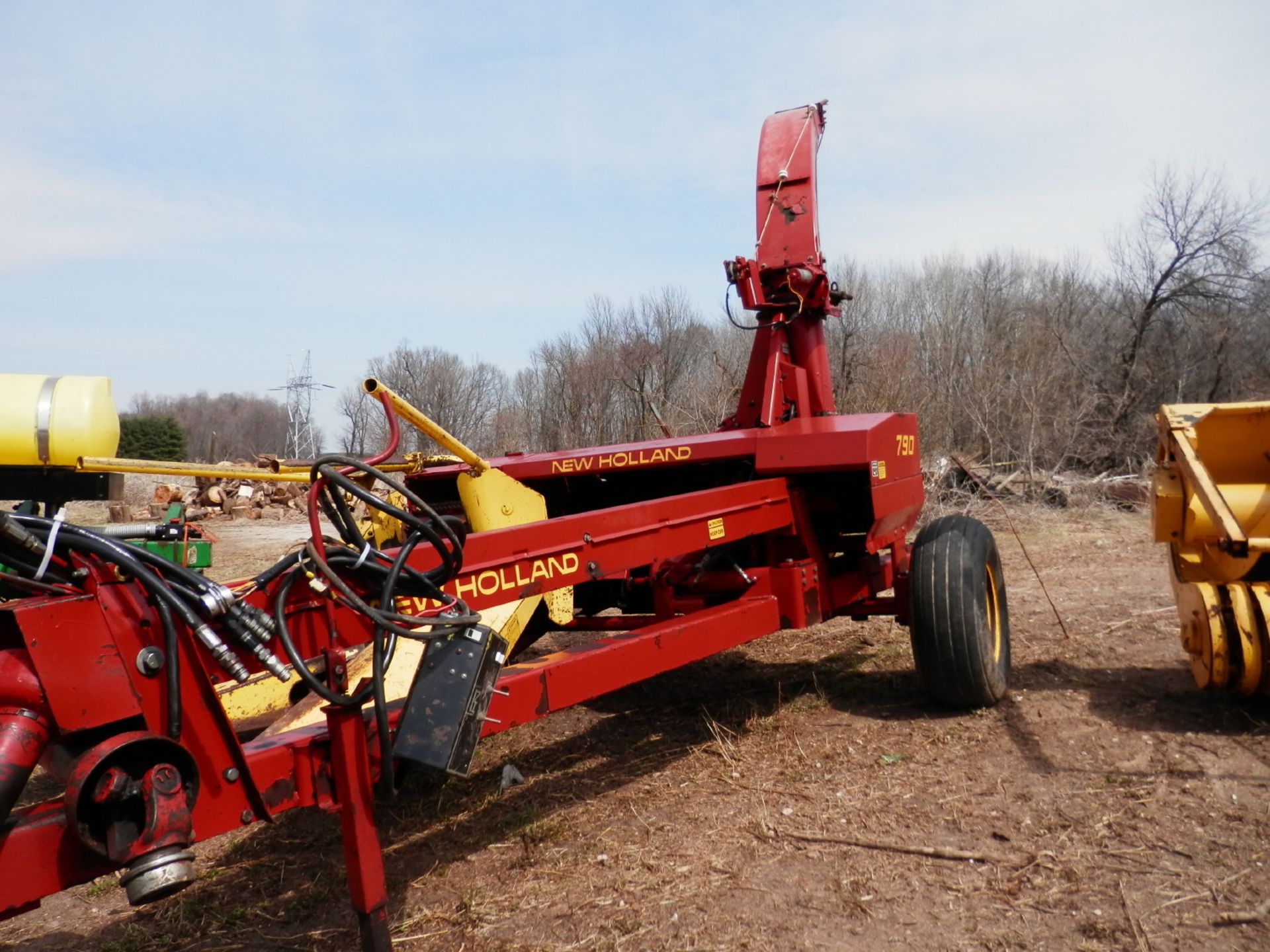 NEW HOLLAND 790 FORAGE CHOPPER w/HAY & CORN HEADS - Image 6 of 12