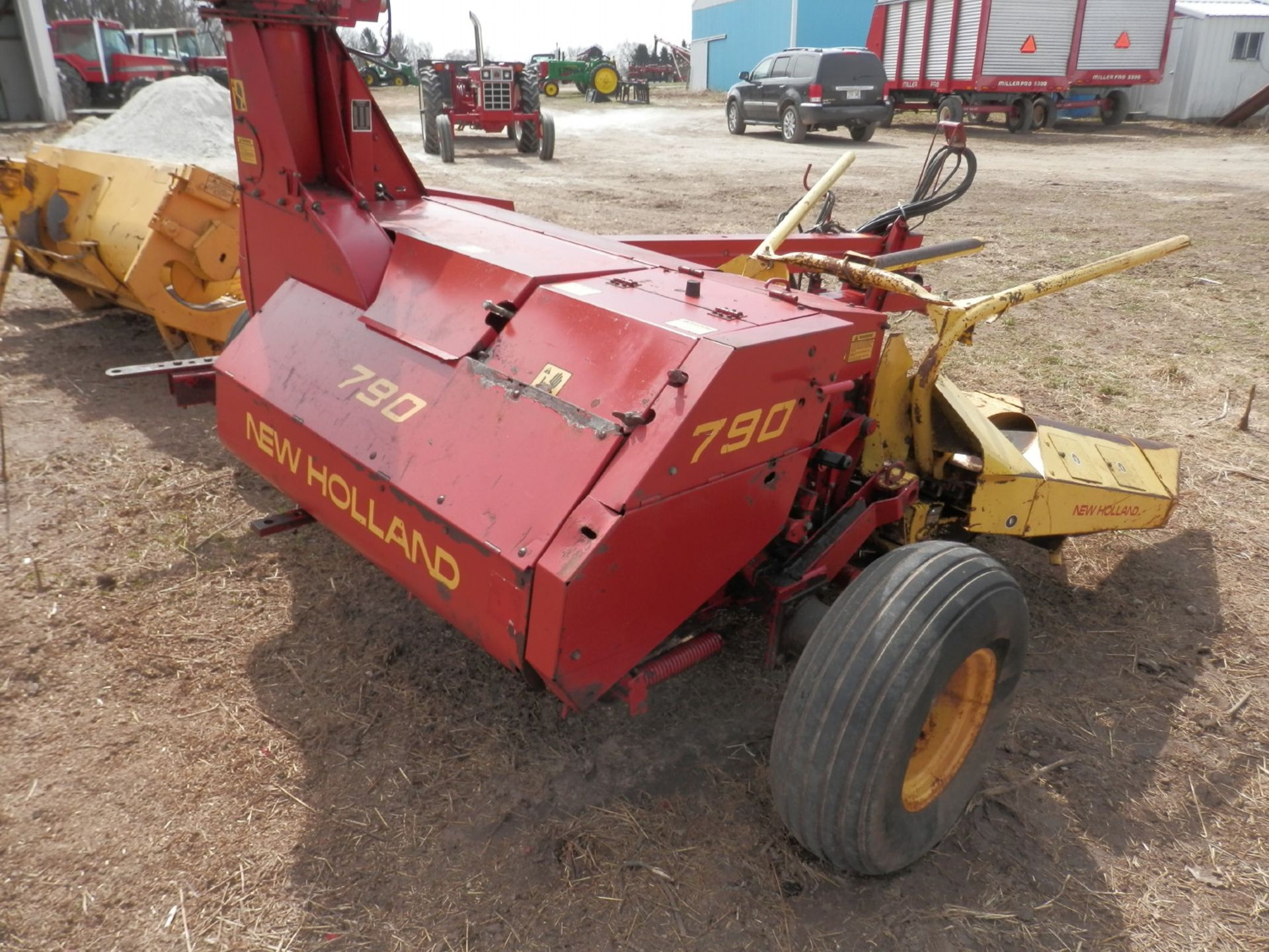 NEW HOLLAND 790 FORAGE CHOPPER w/HAY & CORN HEADS - Image 3 of 12