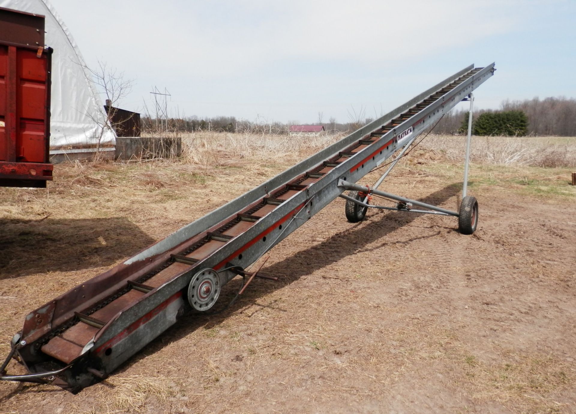 MAYRATH 40' PORTABLE BALE ELEVATOR ON TRANSPORT