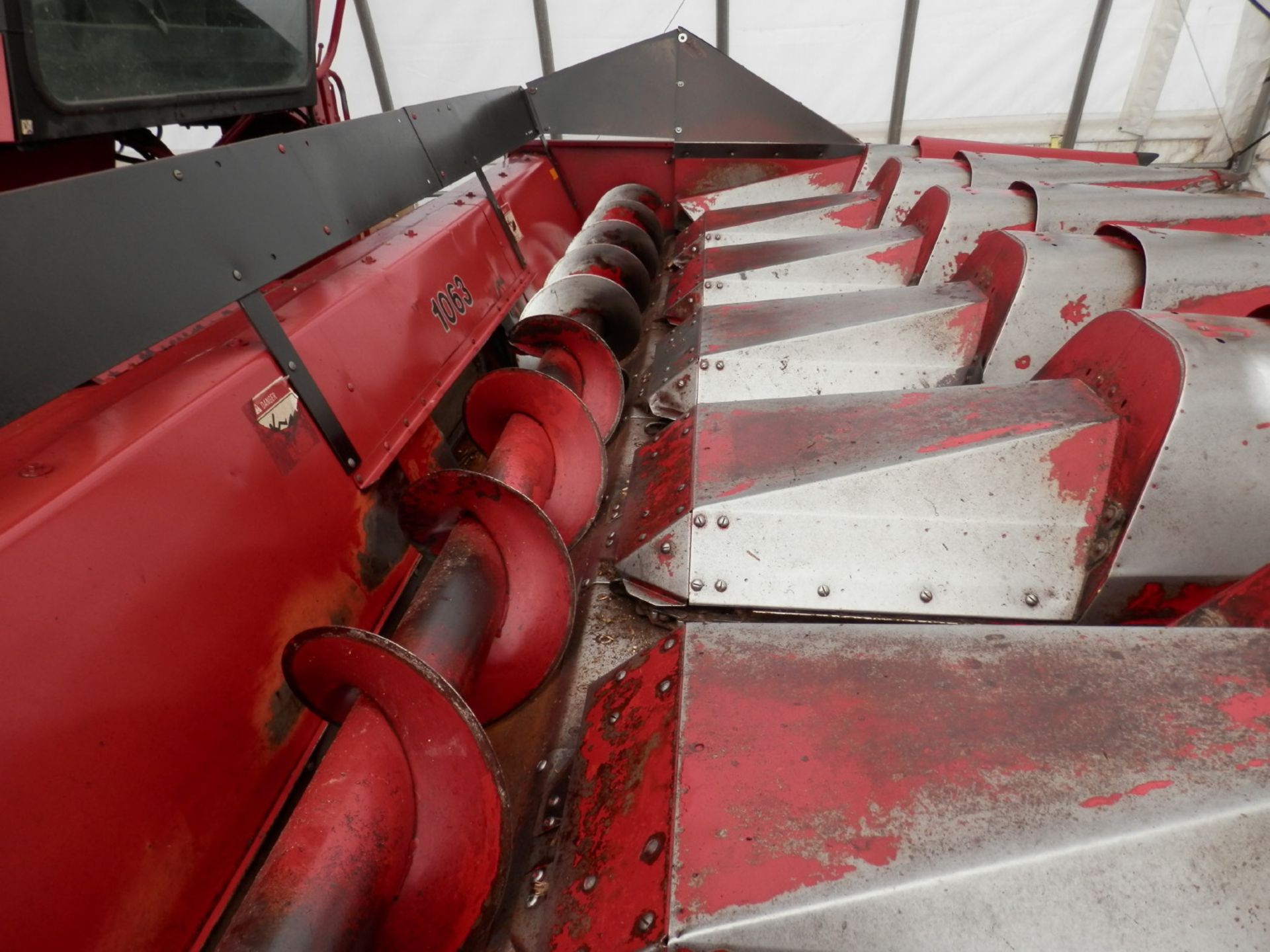 CIH 1063 6R Combine CORN HEAD - Image 8 of 12