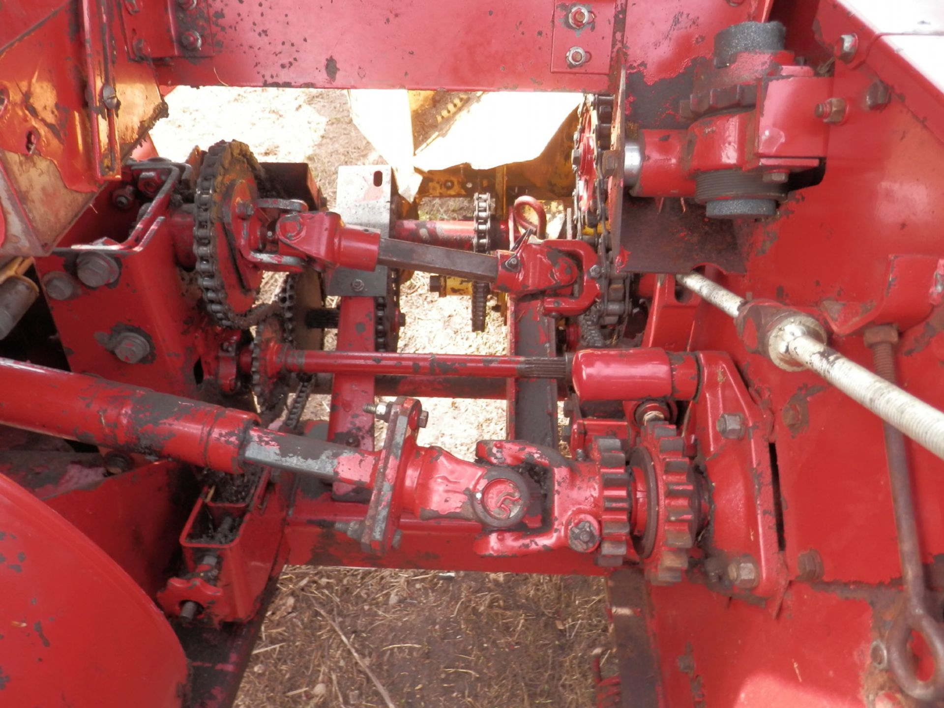 NEW HOLLAND 790 FORAGE CHOPPER w/HAY & CORN HEADS - Image 4 of 12