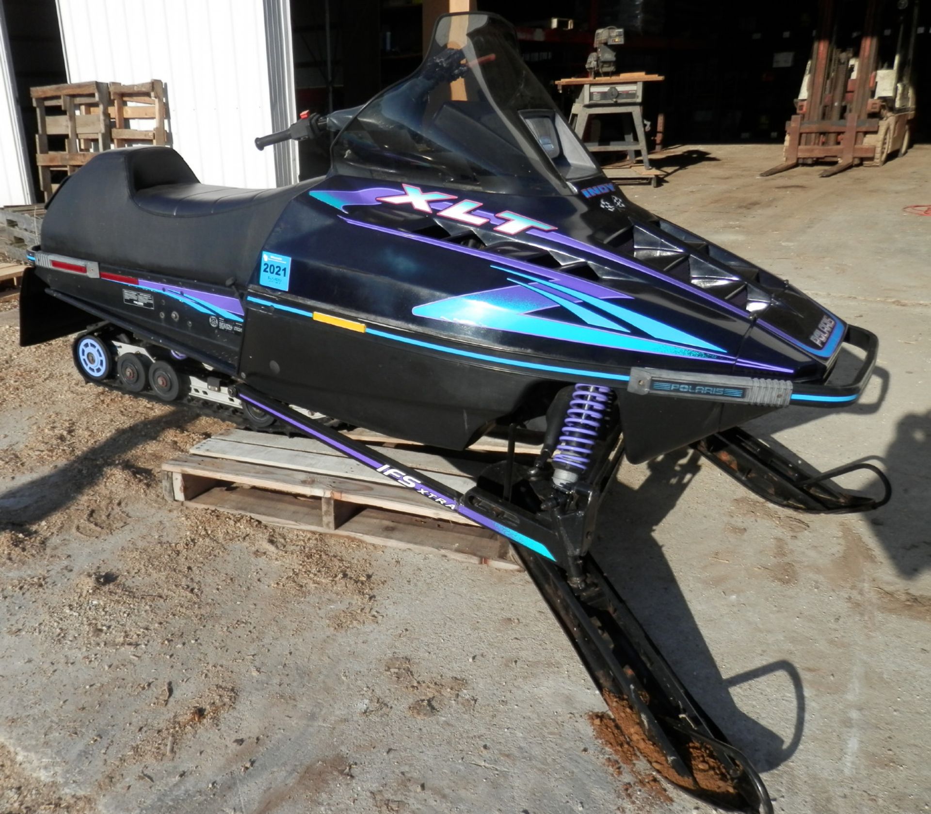 POLARIS INDY SNOWMOBILE - Image 10 of 11