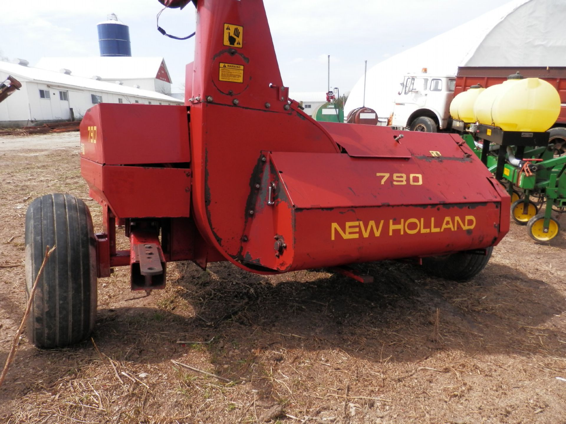 NEW HOLLAND 790 FORAGE CHOPPER w/HAY & CORN HEADS - Image 5 of 12