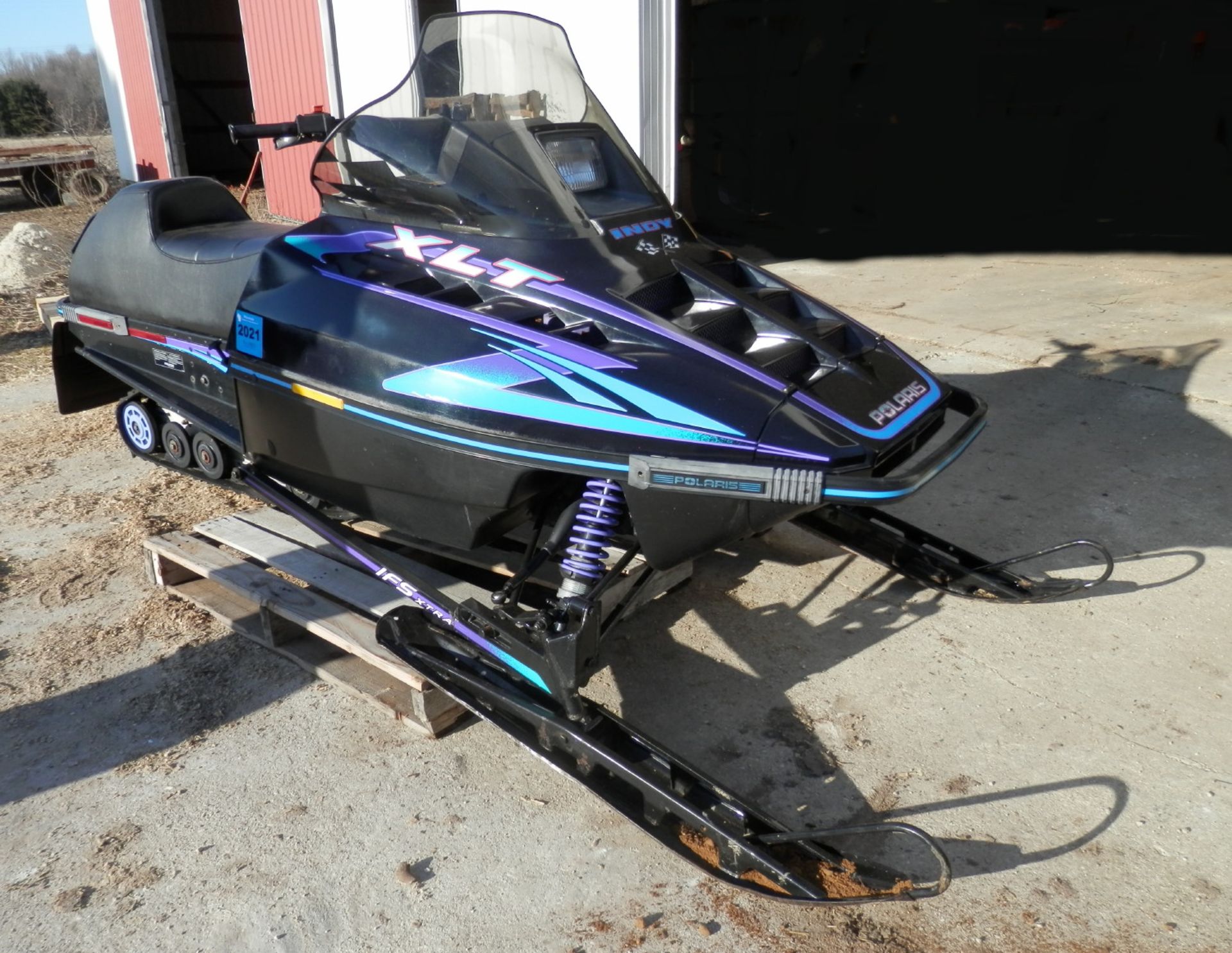 POLARIS INDY SNOWMOBILE