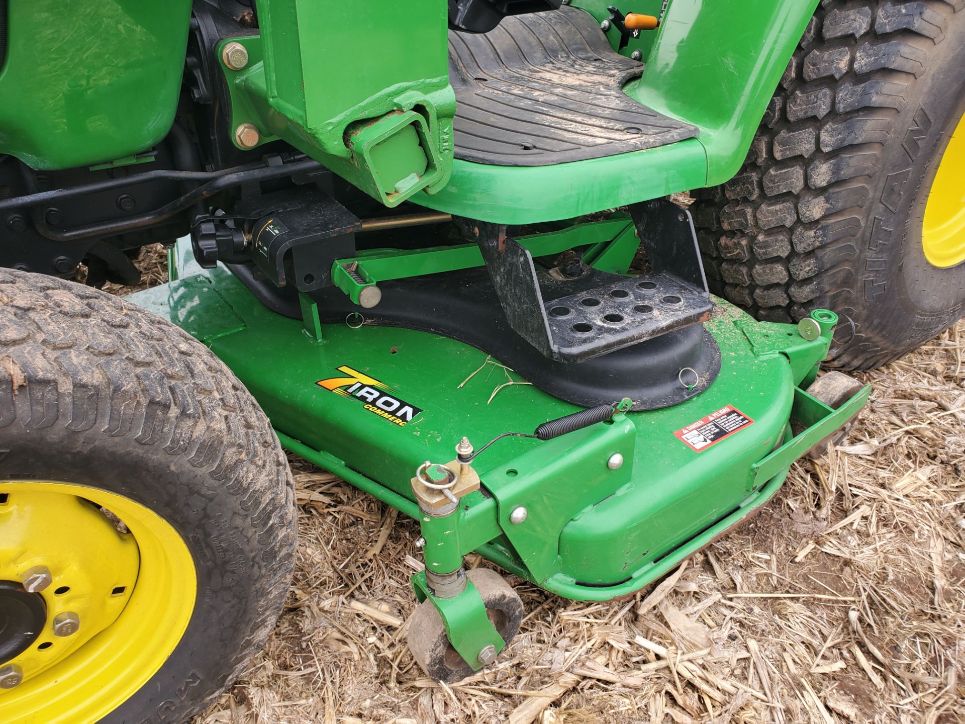 JOHN DEERE 4200 HST MFWD COMPACT TRACTOR W/JD 420 LOADER - Image 4 of 6