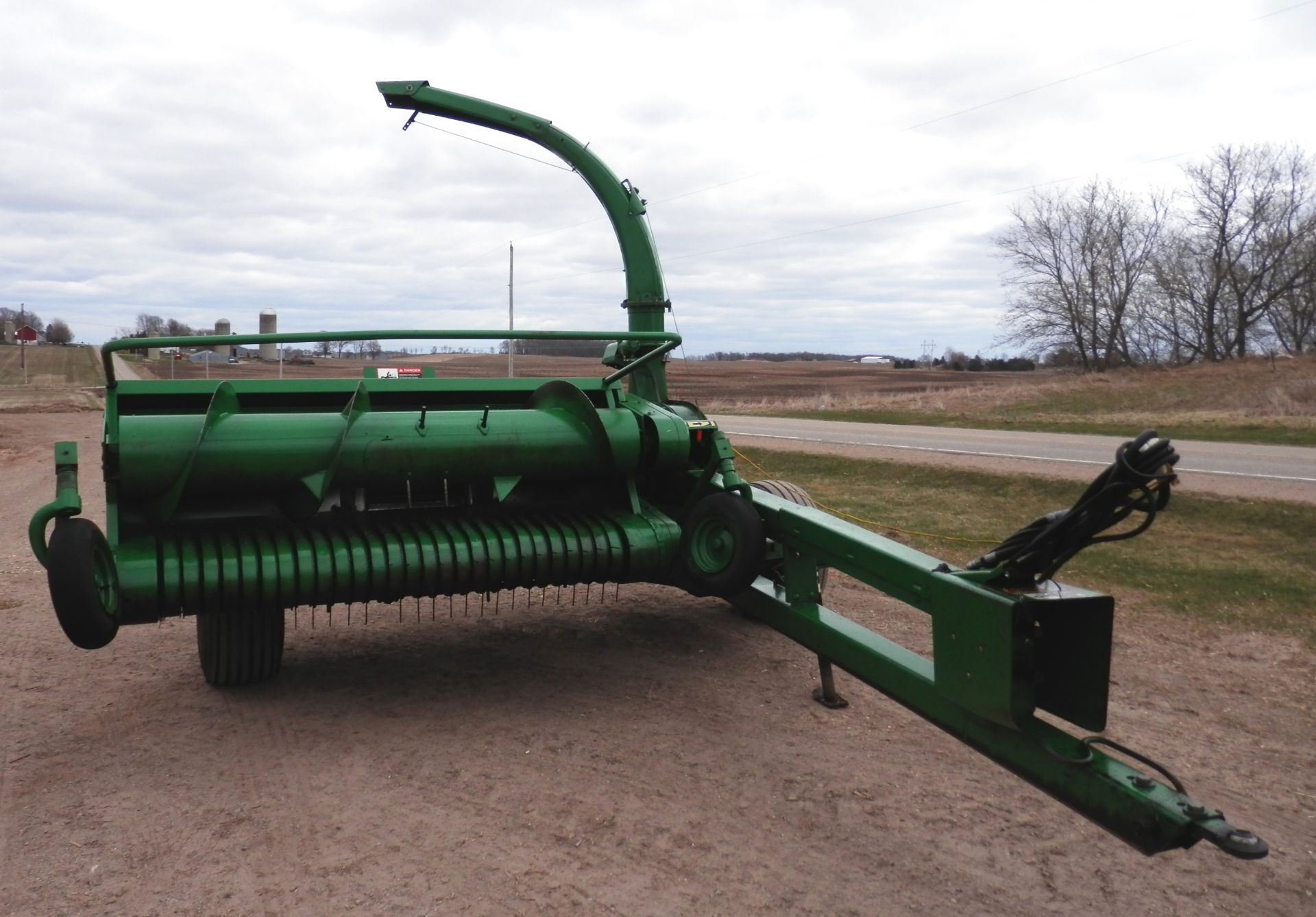 JOHN DEERE 3950 FORAGE CHOPPER W/HAY HEAD