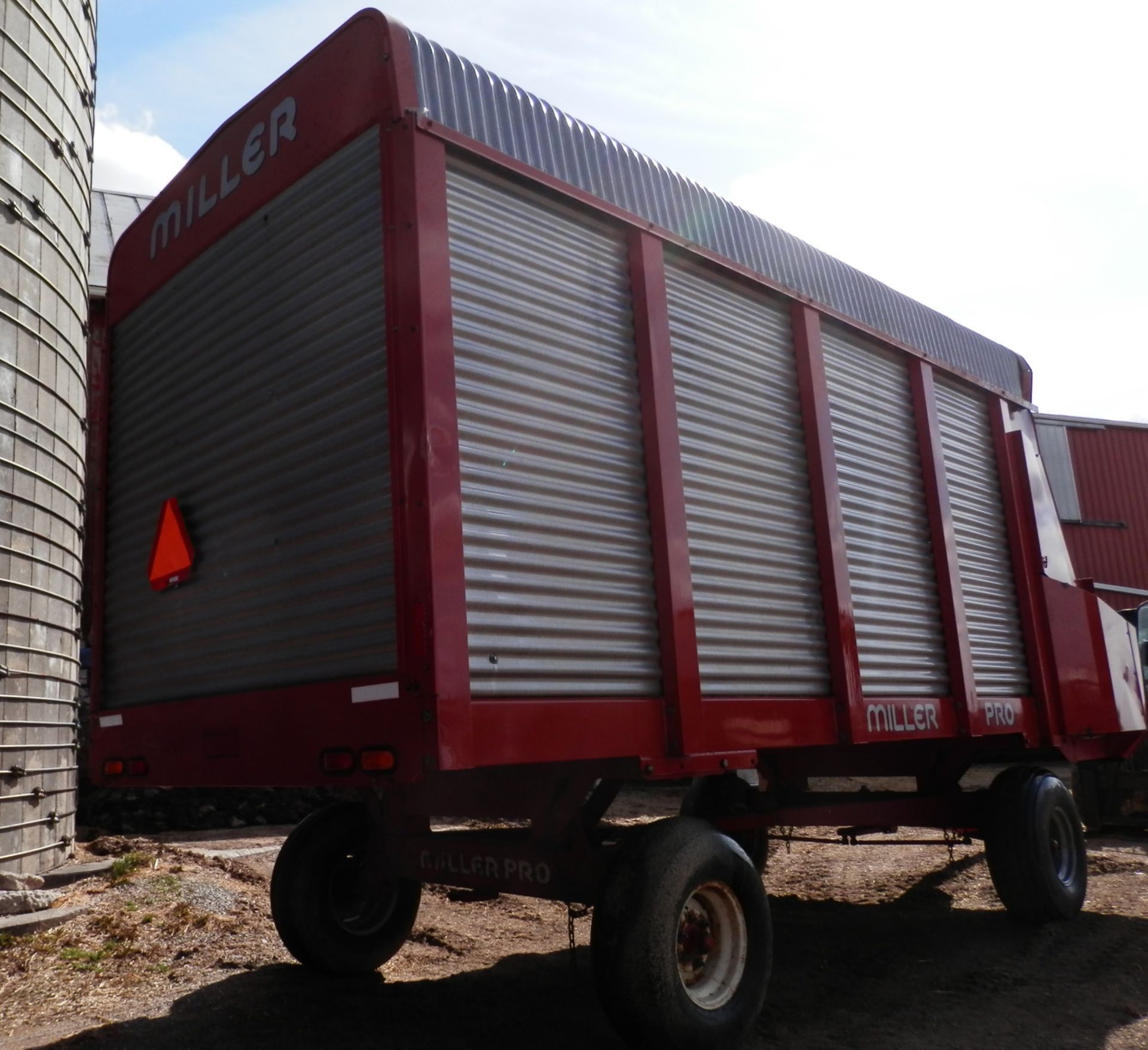 MILLER PRO 5200 16' LH FORAGE WAGON - Image 4 of 7