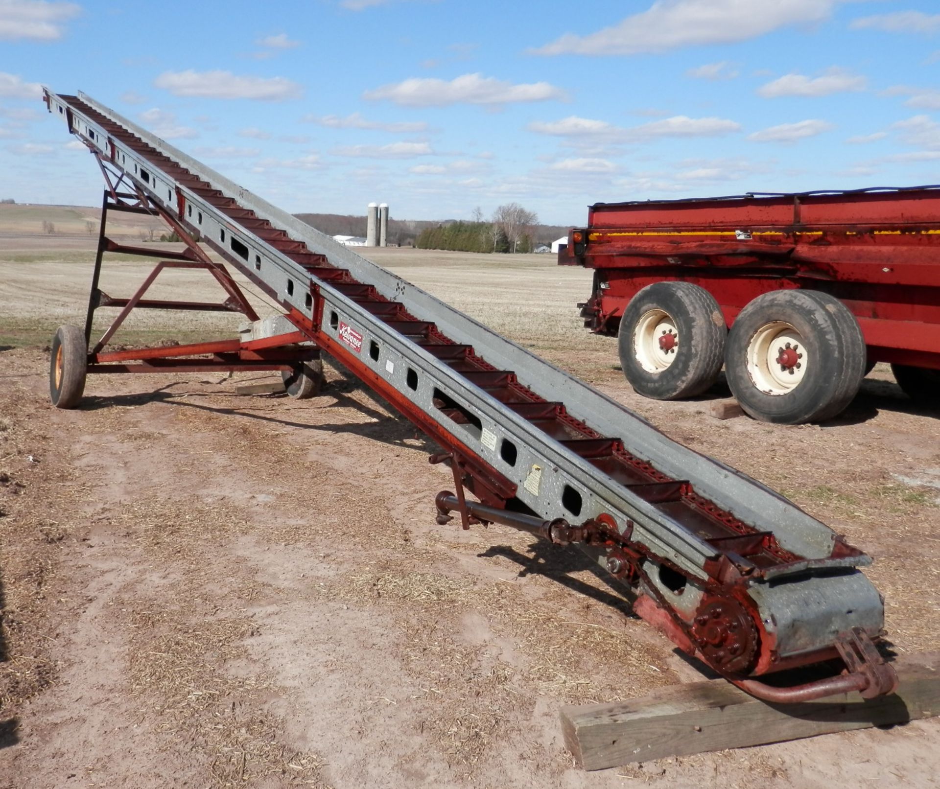 KEWANEE 52' POTABLE ELEVATOR