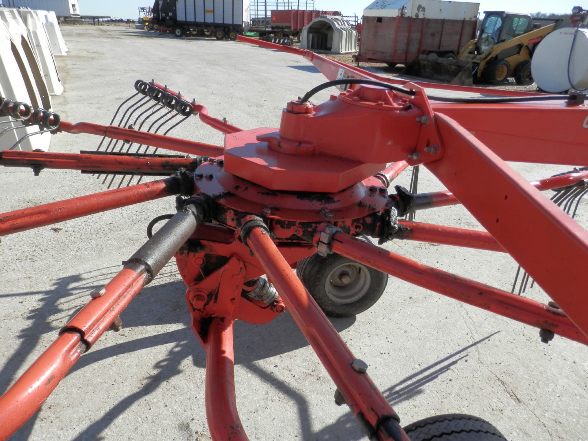 KUHN MASTERDRIVE GA 4220 TH ROTARY RAKE - Image 4 of 5