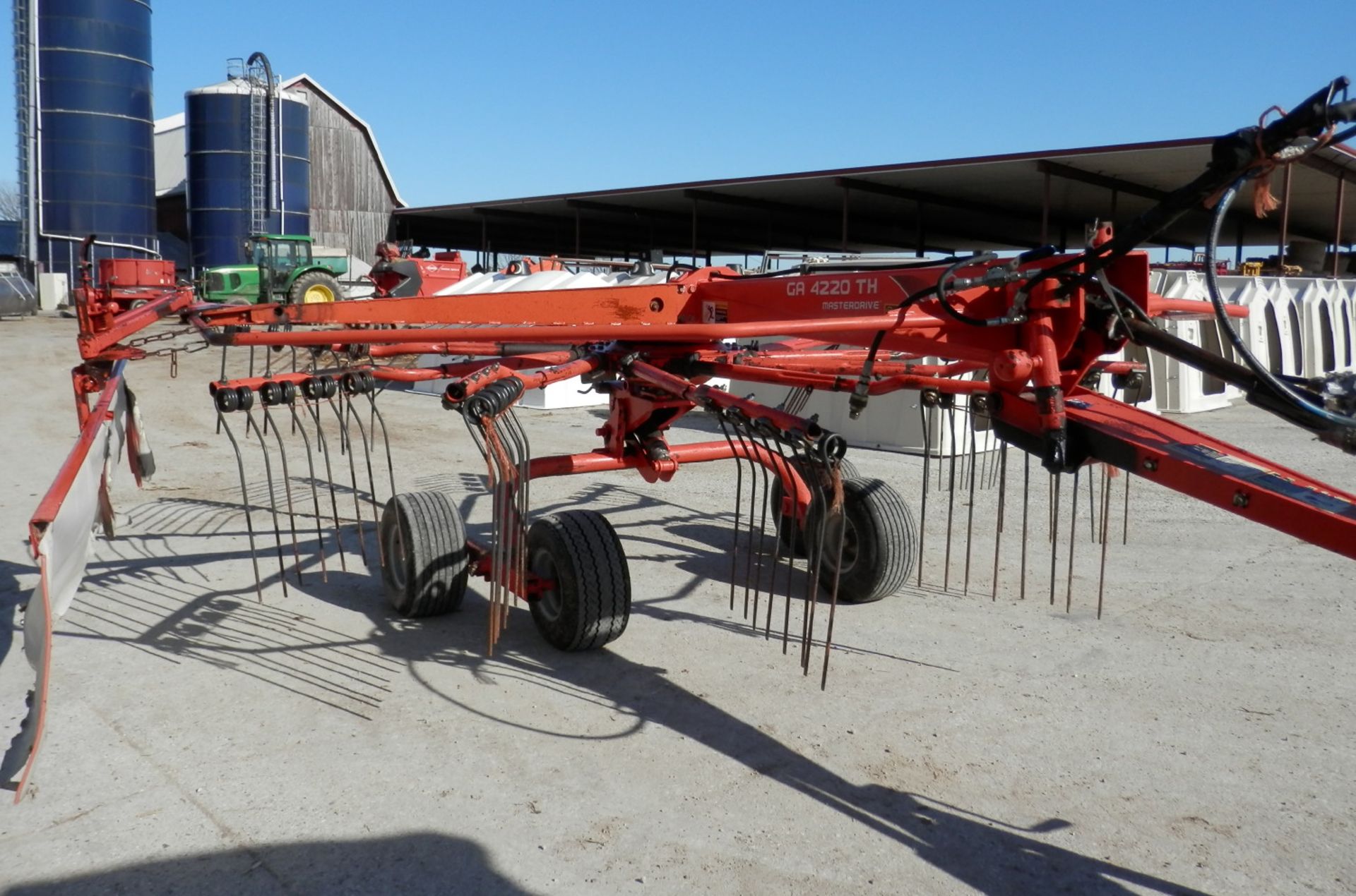 KUHN MASTERDRIVE GA 4220 TH ROTARY RAKE - Image 2 of 5