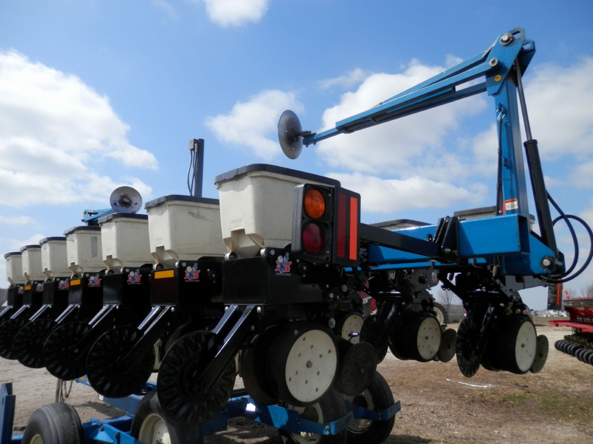 KINZE 3500 TWIN ROW EVOLUTION SERIES INTERPLANT 15R PLANTER - Image 6 of 11