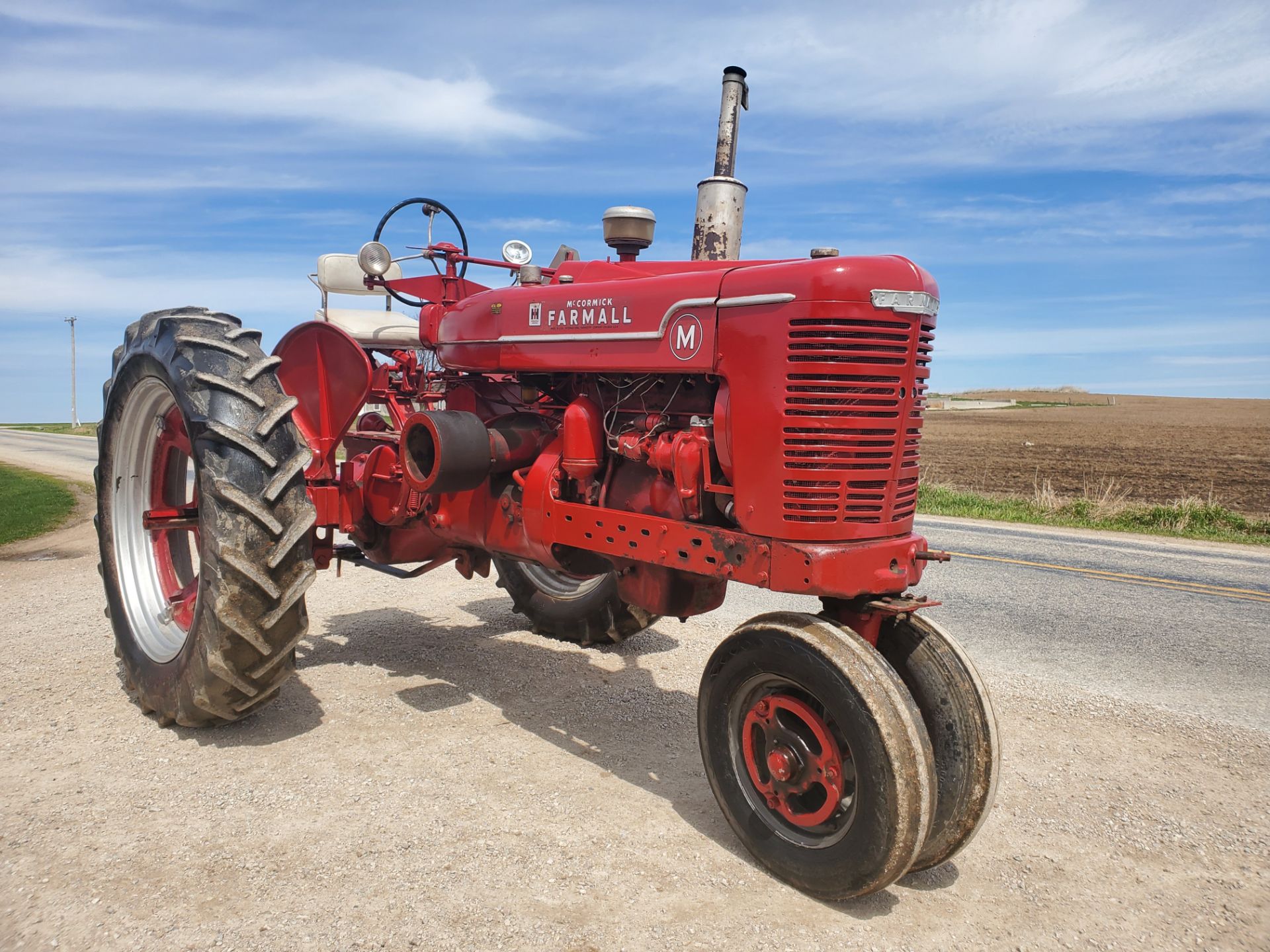 FARMALL M TRACTOR - Image 2 of 6