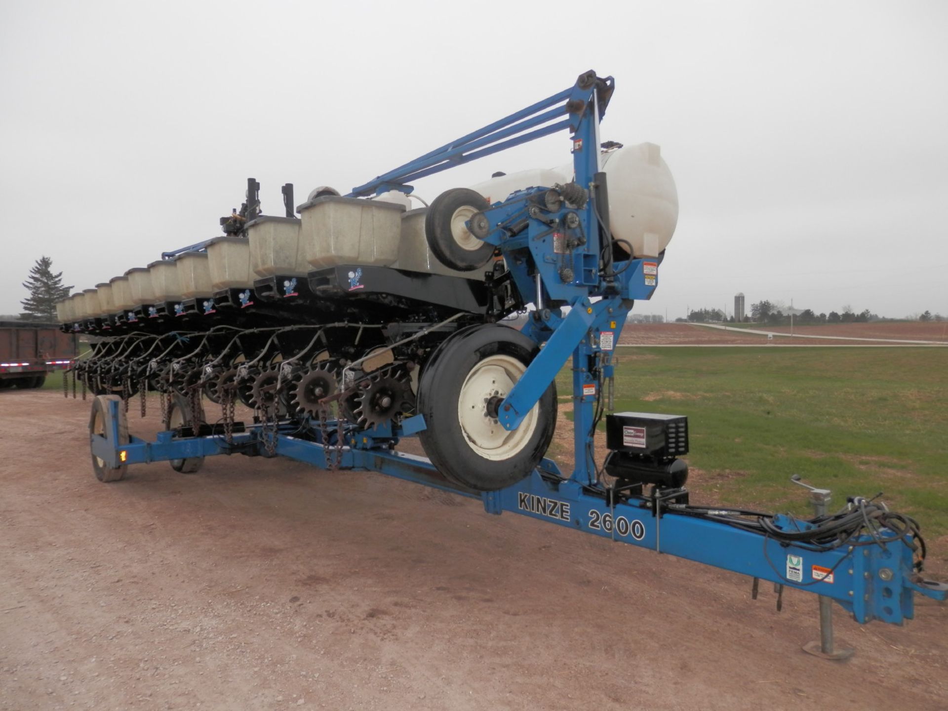KINZE 2600 12R CLEAN SWEEP PRECISION PLANTER - Image 2 of 13