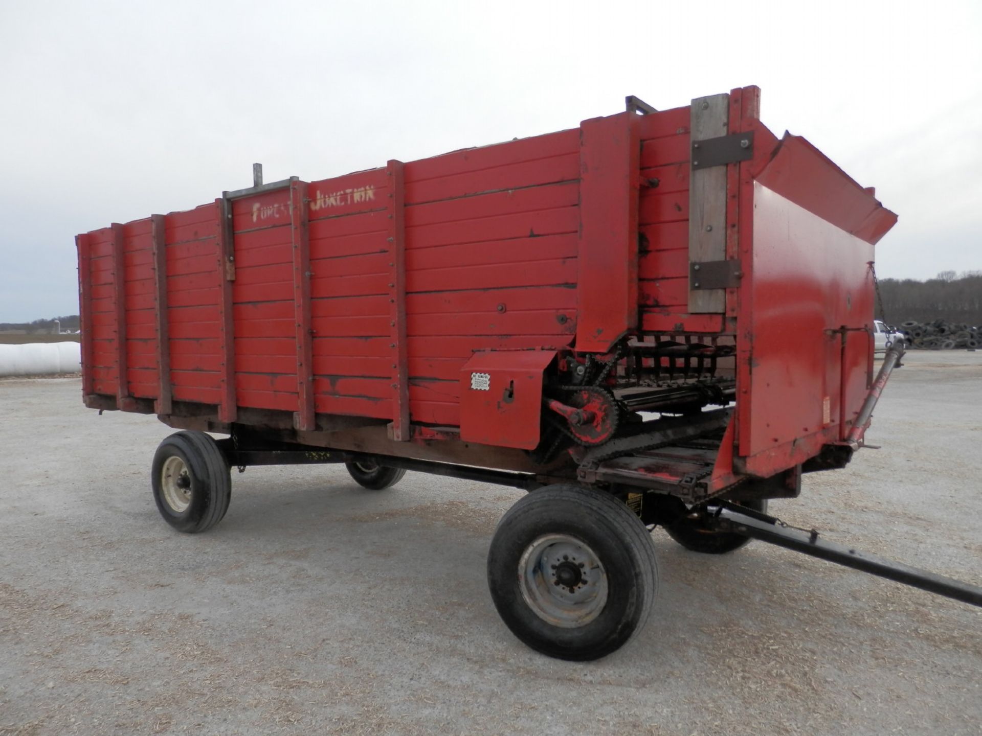 HUEBNER 16' CUT OFF FORAGE BOX