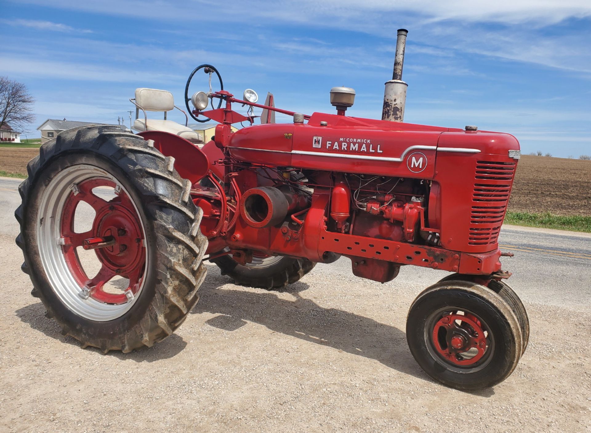 FARMALL M TRACTOR