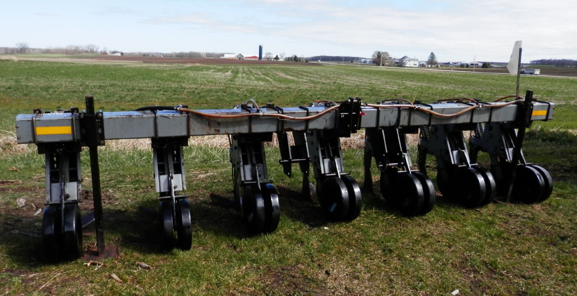 HINIKER 5000 SERIES HD 6R SAR ROW CROP CULTIVATOR - Image 2 of 8