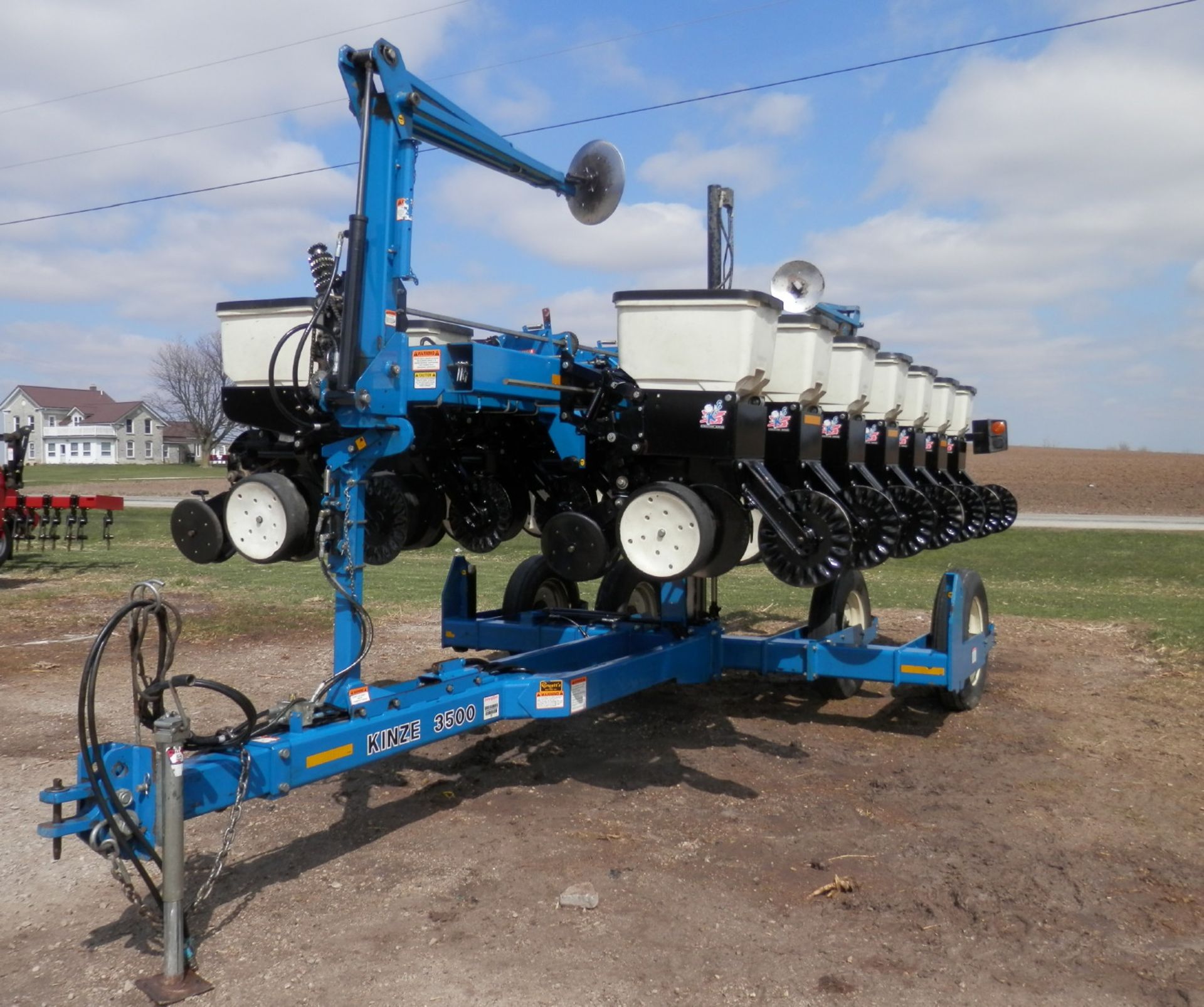 KINZE 3500 TWIN ROW EVOLUTION SERIES INTERPLANT 15R PLANTER - Image 7 of 11