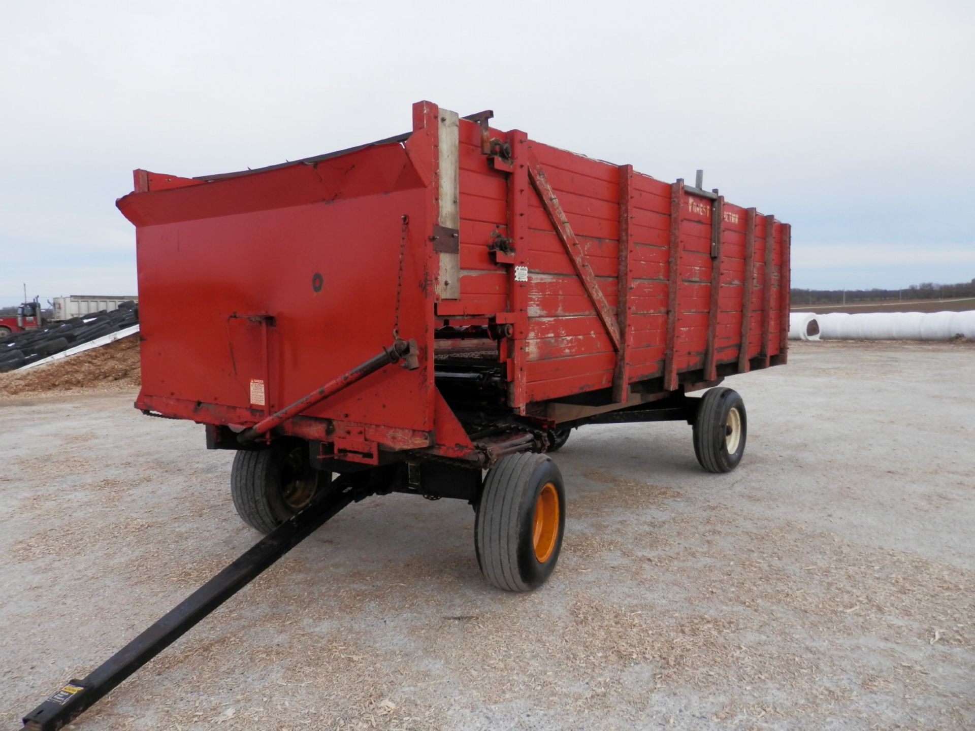 HUEBNER 16' CUT OFF FORAGE BOX - Image 4 of 6