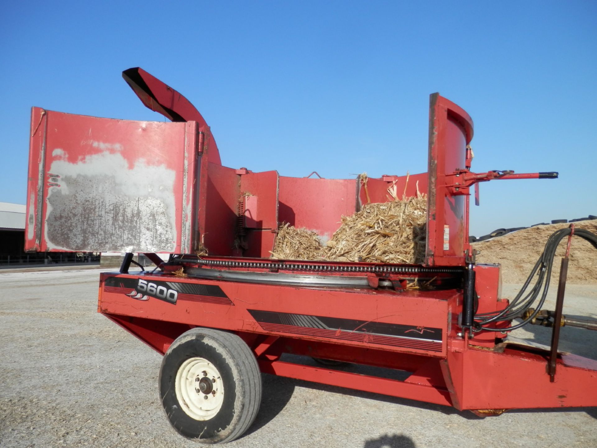 AGRI-VAL 5600 AGRI CHOPPER BALE PROCESSOR/ BEDDING CHOPPER - Image 7 of 8