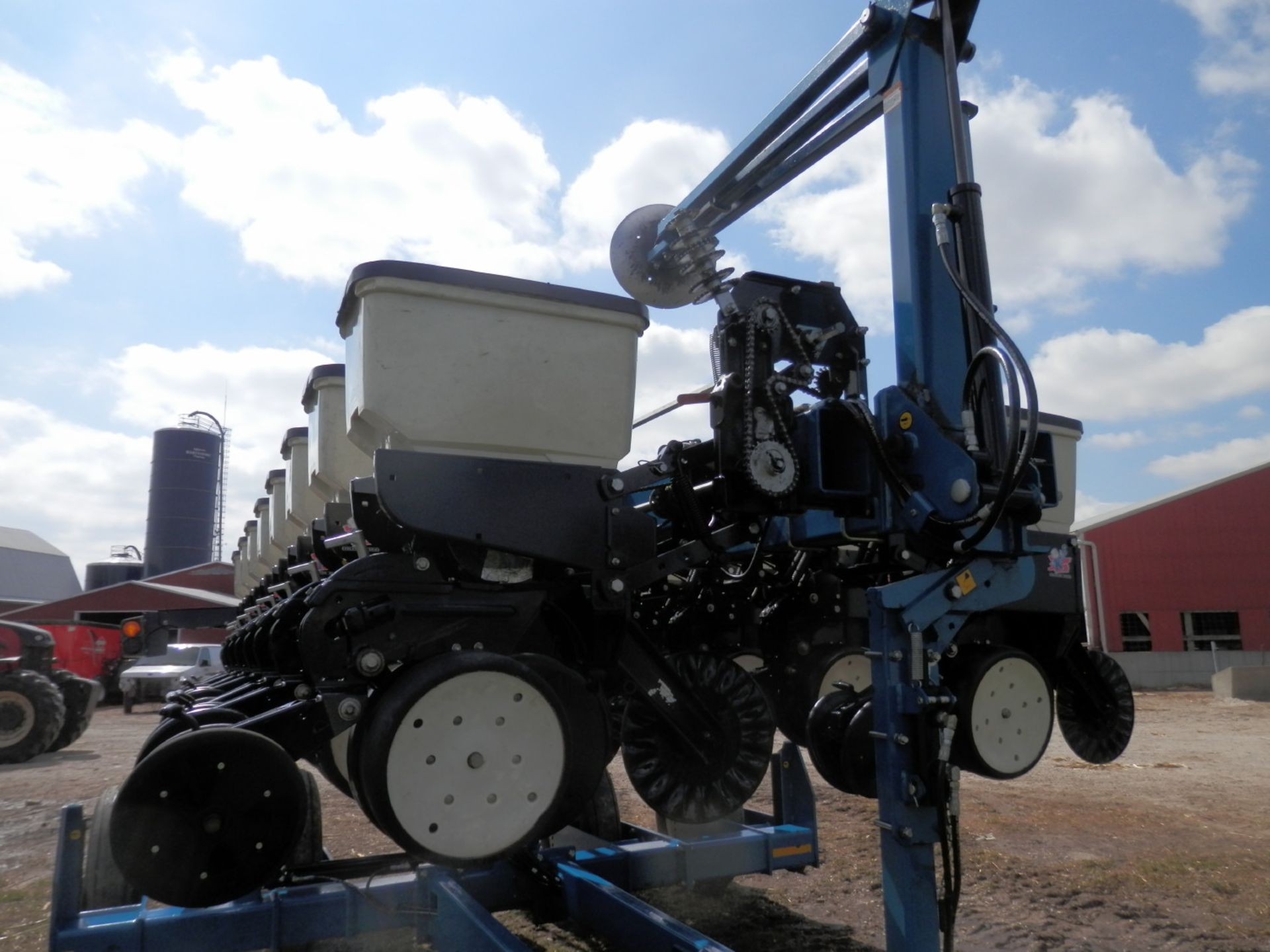 KINZE 3500 TWIN ROW EVOLUTION SERIES INTERPLANT 15R PLANTER - Image 10 of 11