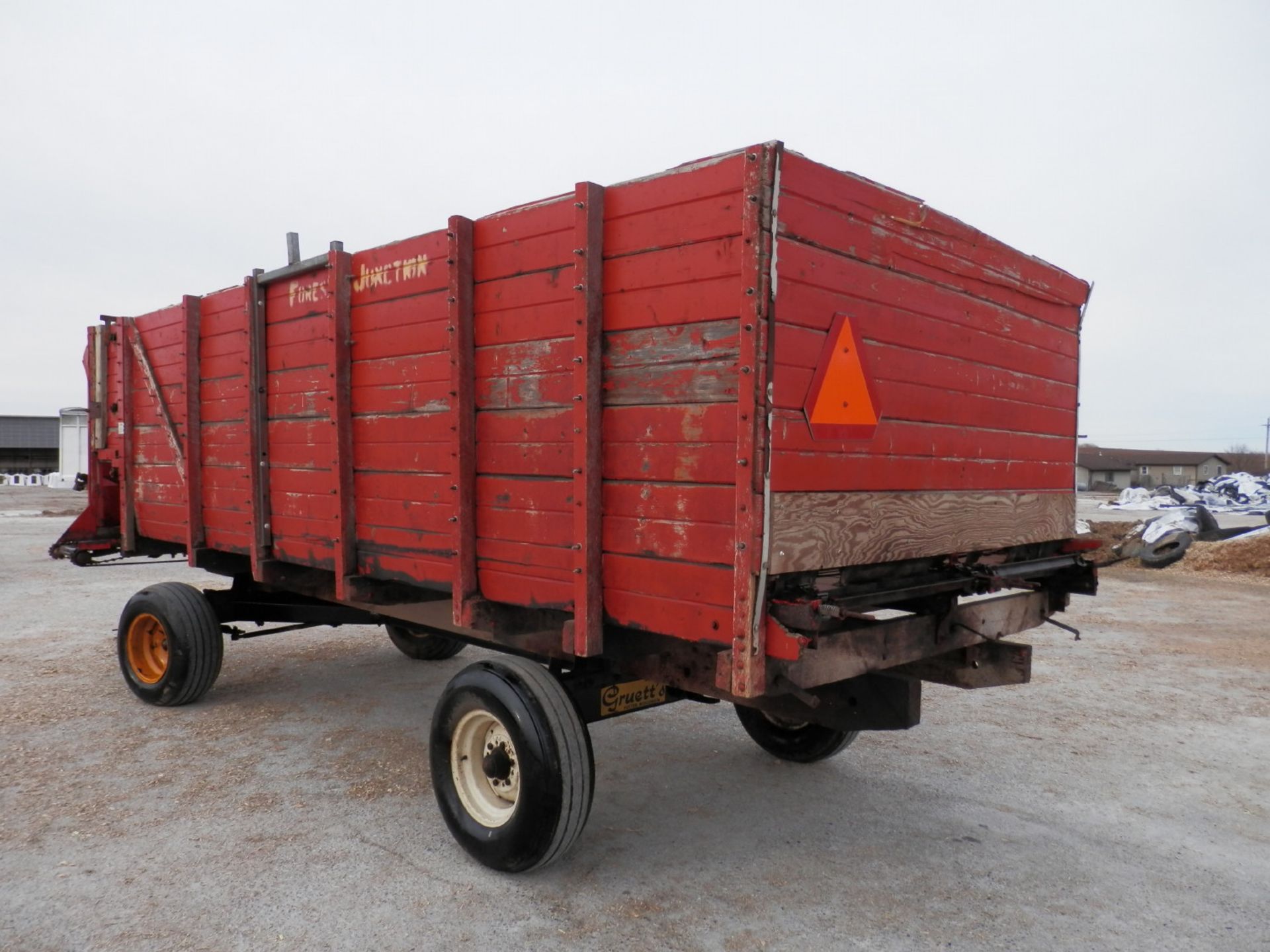 HUEBNER 16' CUT OFF FORAGE BOX - Image 3 of 6